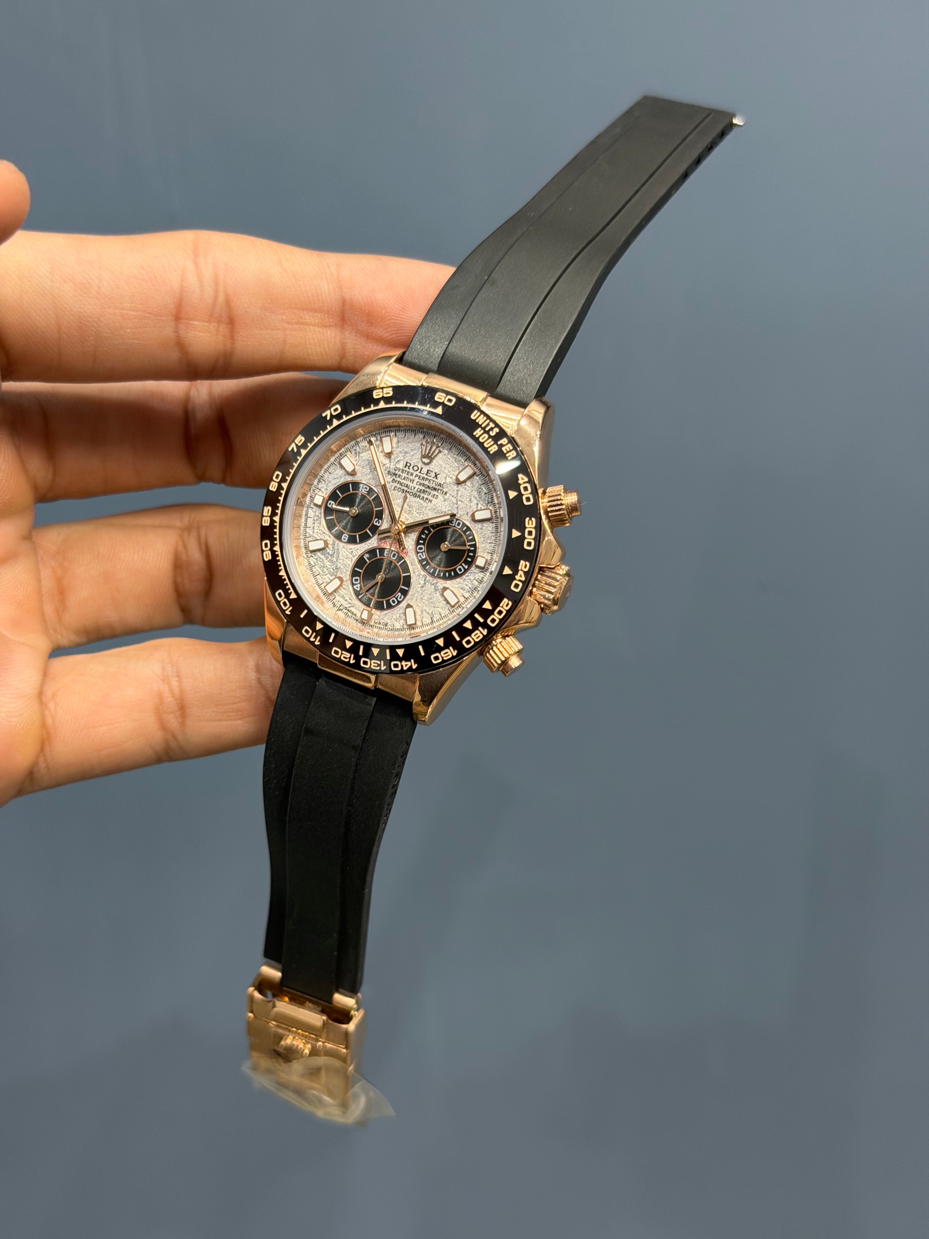 NEW COLLECTION CHRONOGRAPH 40 ROSE GOLD CASE WITH GREYISH DIAL & RUBBER STRAP