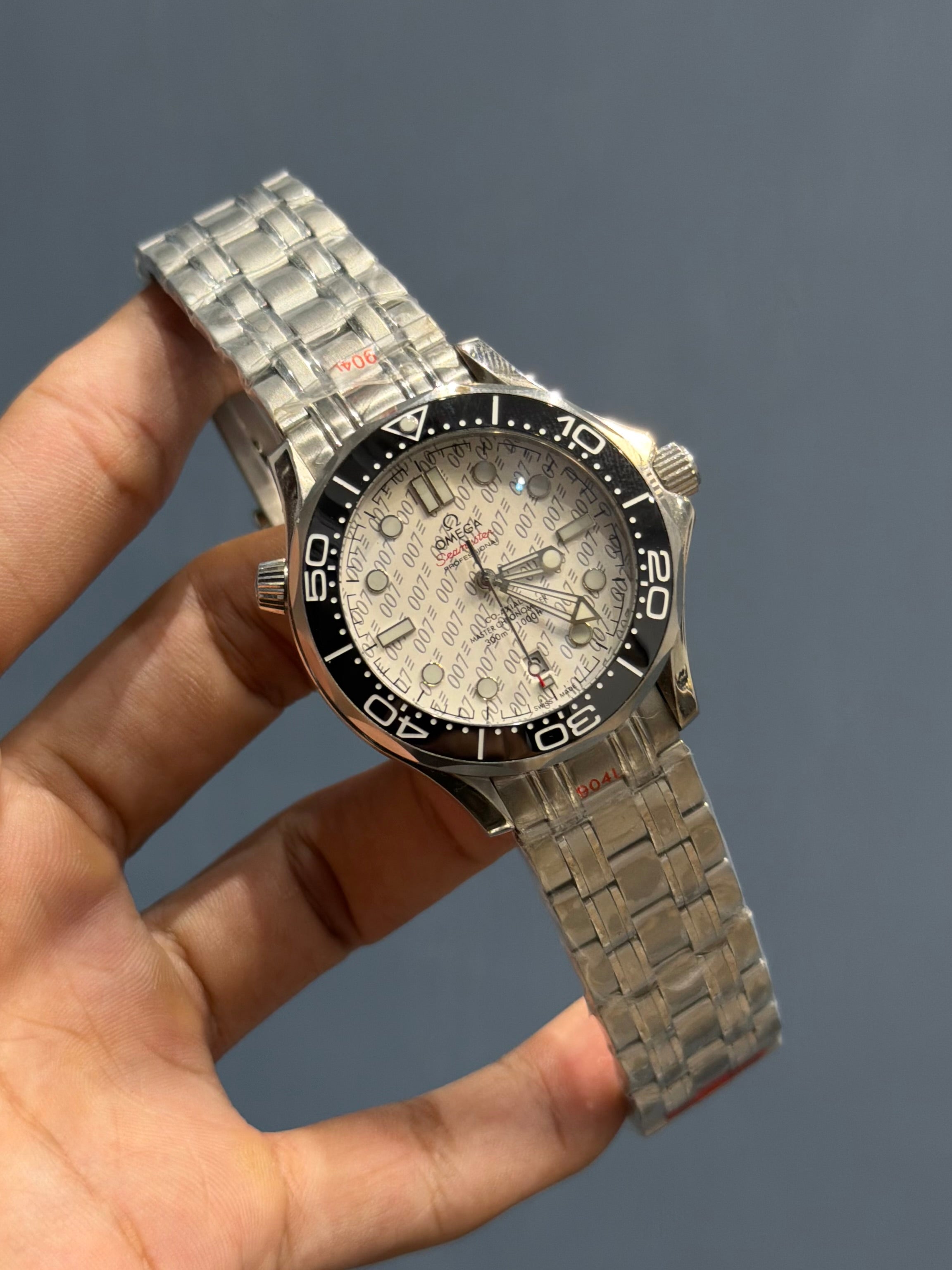 NEW COLLECTION SILVER WITH WHITE DIAL & BLACK BEZEL AUTOMATIC WATCH