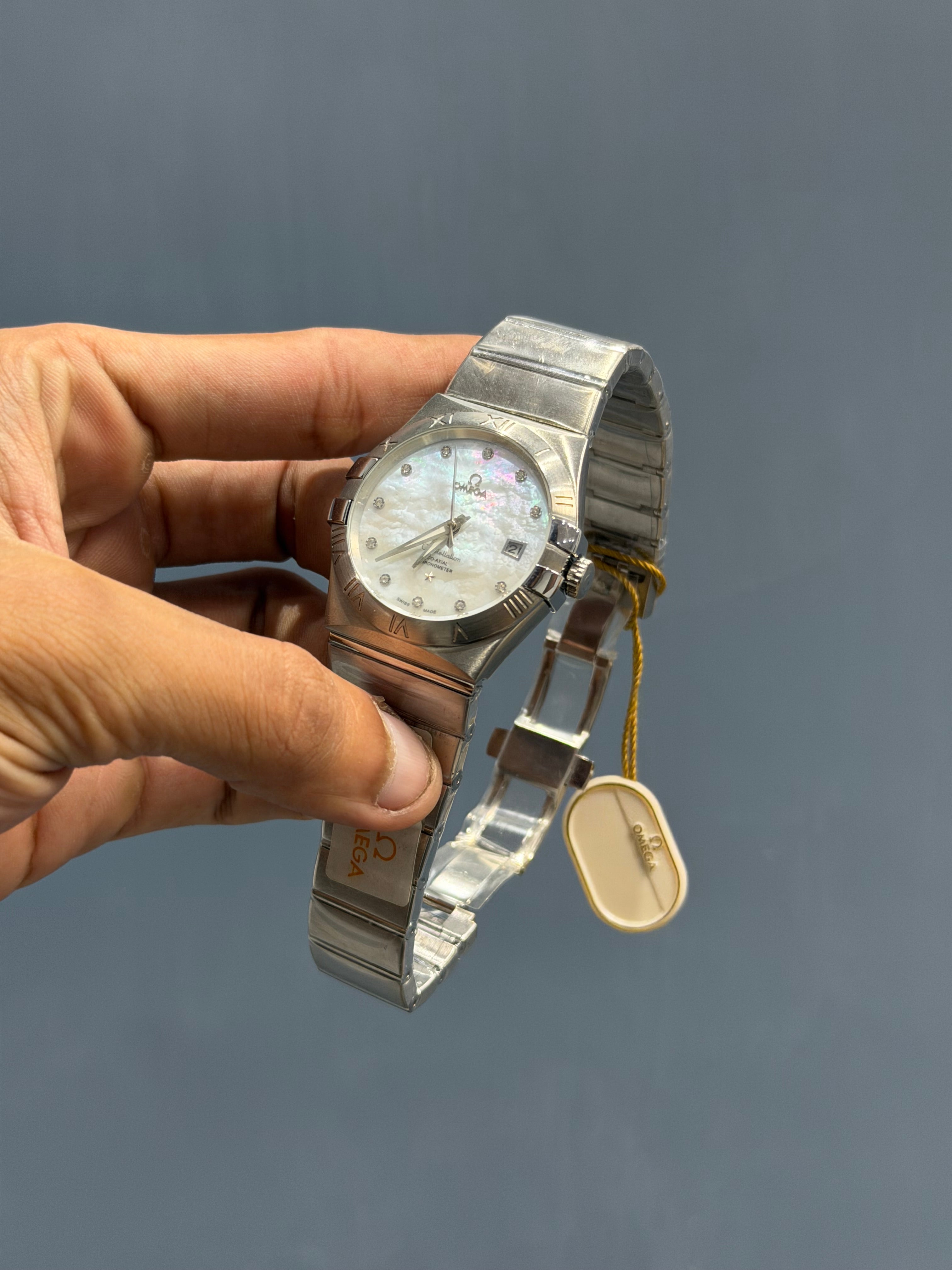 NEW COLLECTION SILVER WITH MOTHER PEARL DIAL & STONE FIGURE