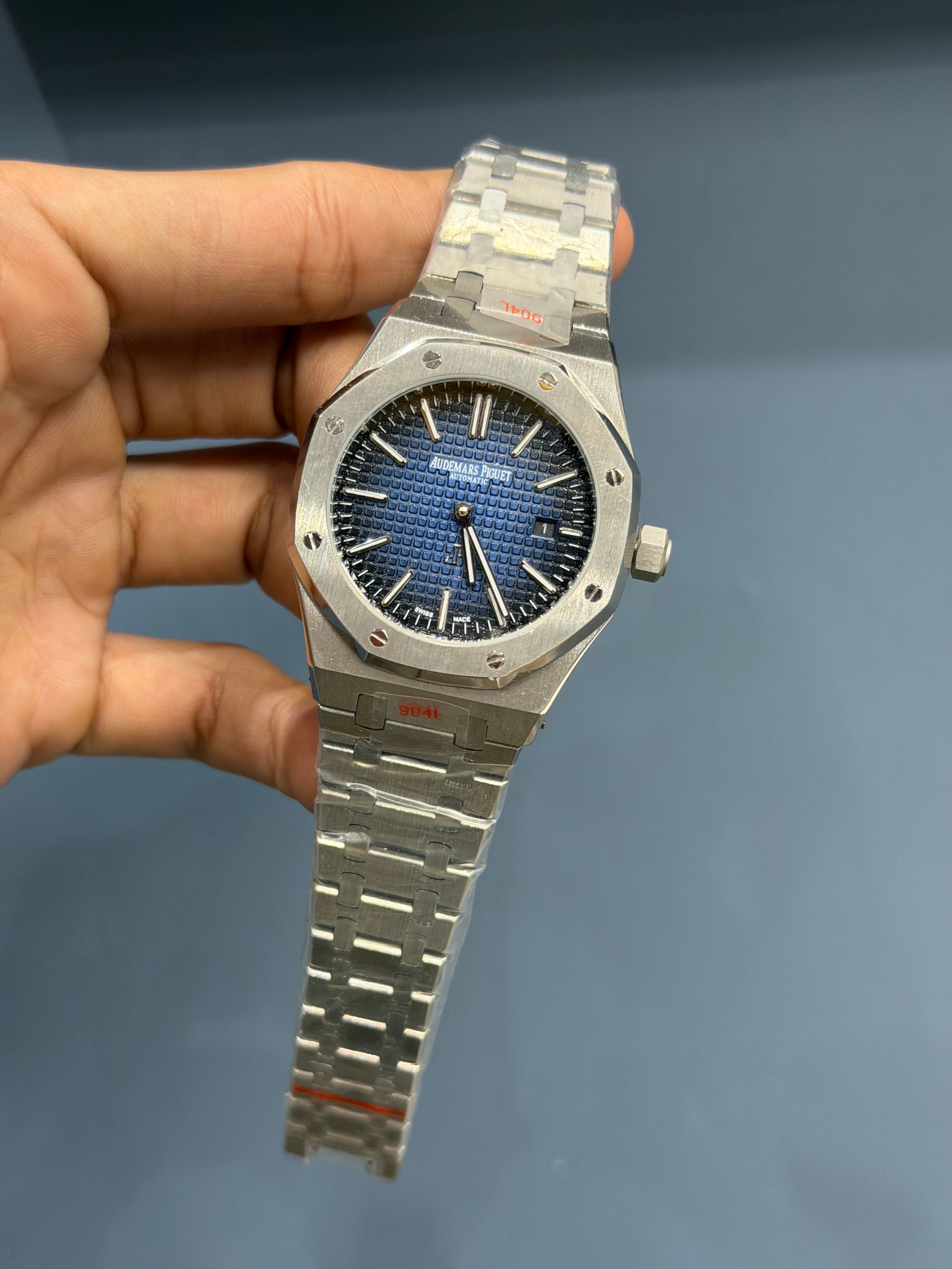 NEW COLLECTION SILVER WITH BLUE TEXTURED DIAL CHAIN WATCH FOR MEN