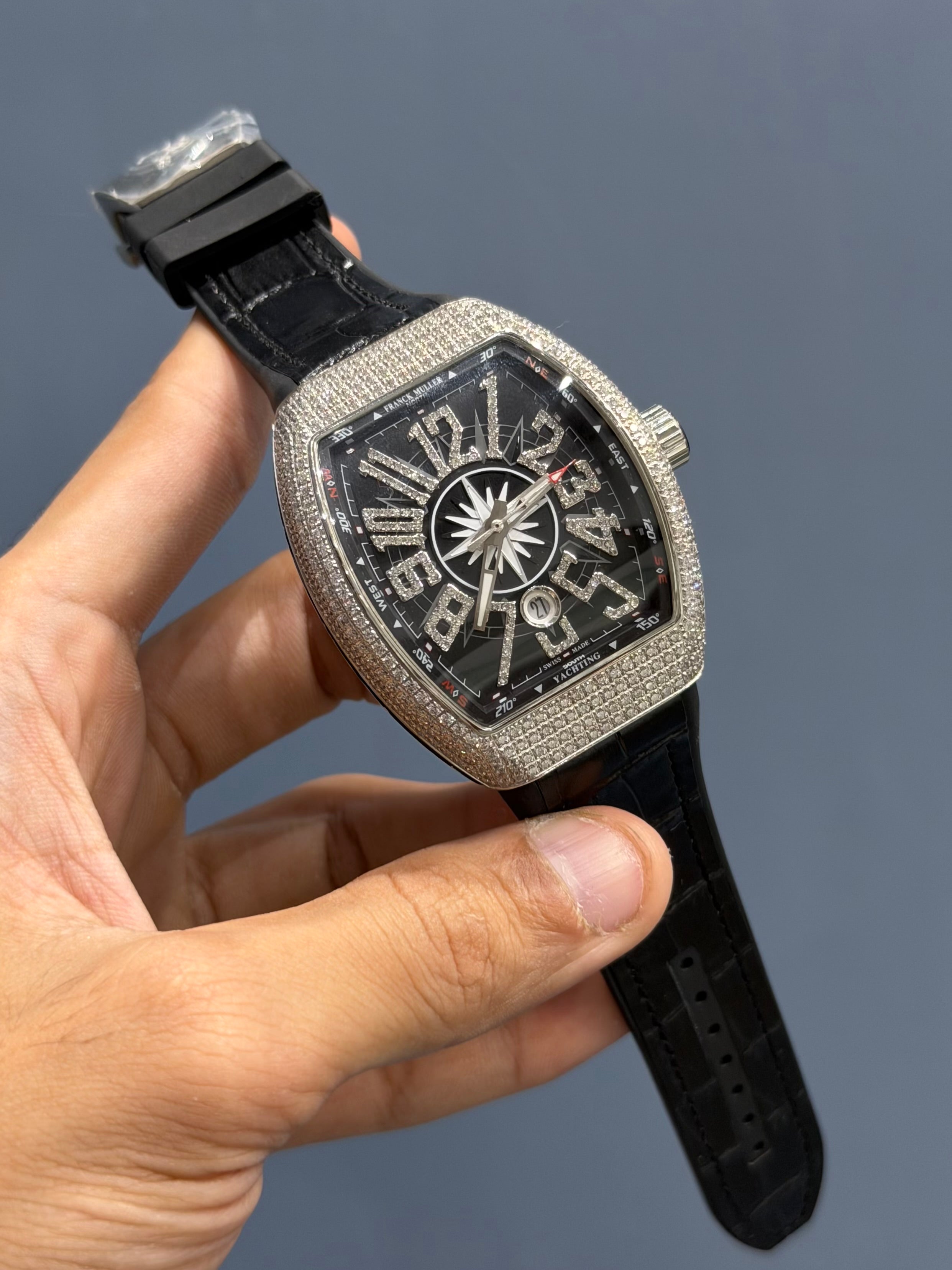 NEW COLLECTION SILVER STONE CASE WITH BLACK DIAL AND LEATHER STRAP