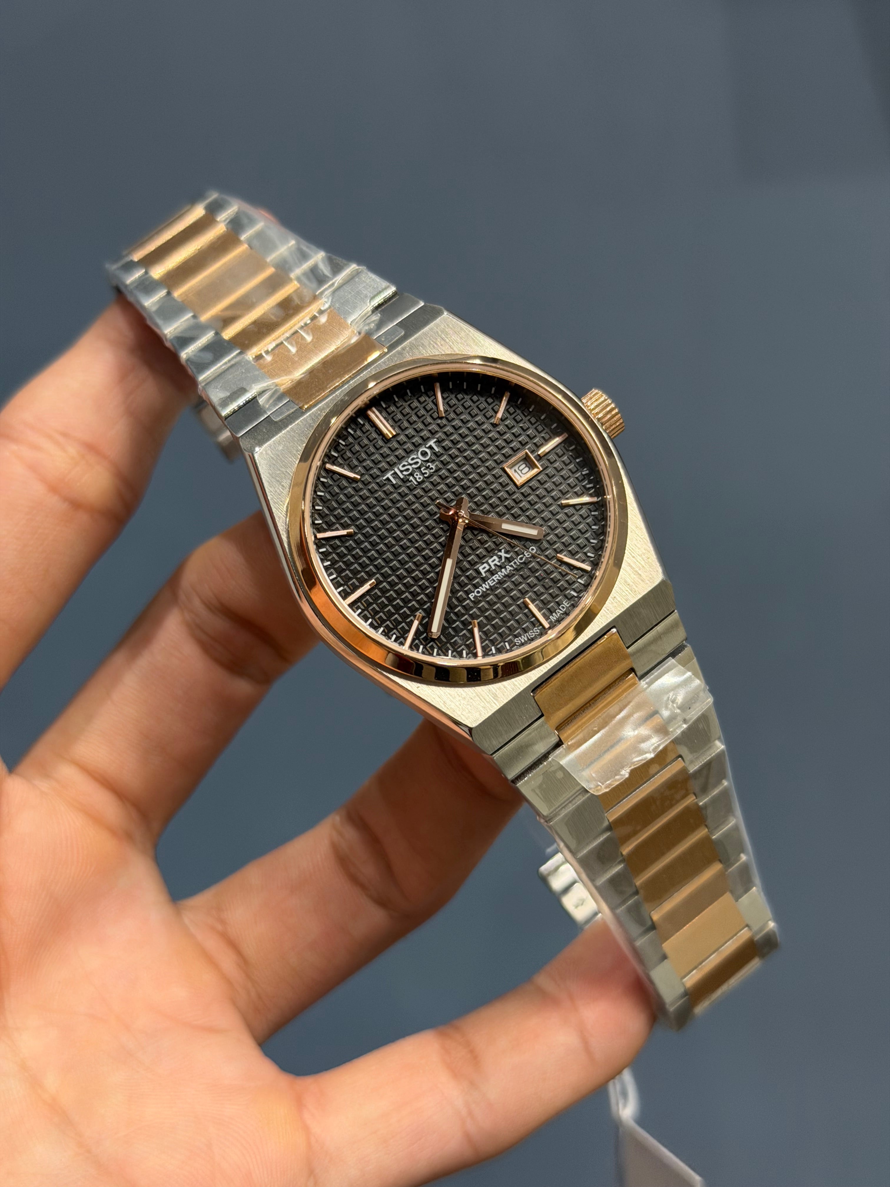 NEW COLLECTION TWOTONE ROSE & BLACK TEXTURED DIAL STAINLESS STEEL QUARTZ WATCH