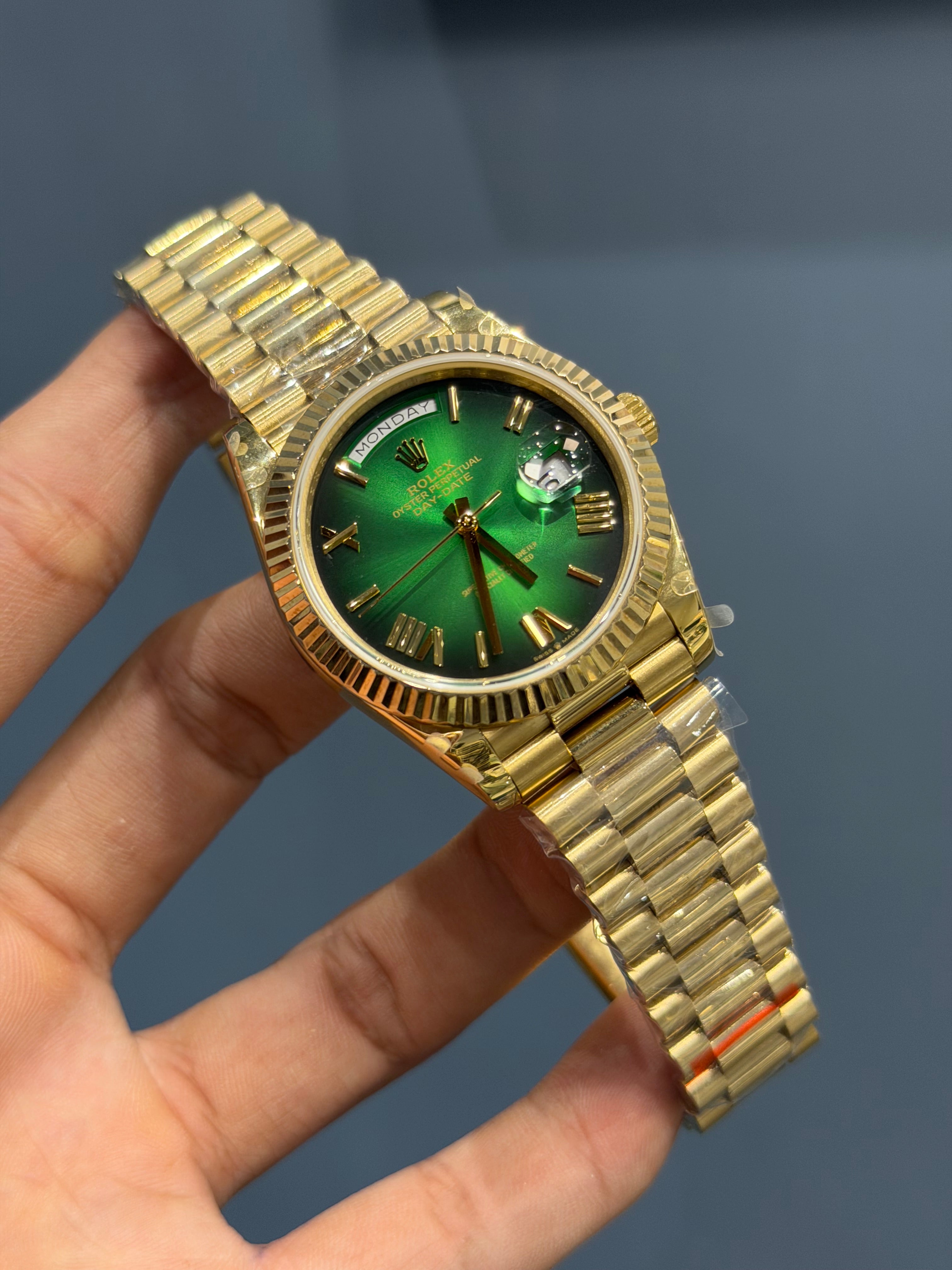 NEW COLLECTION 40 YELLOW GOLD WITH GREEN DIAL AUTOMATIC WATCH BP MADE