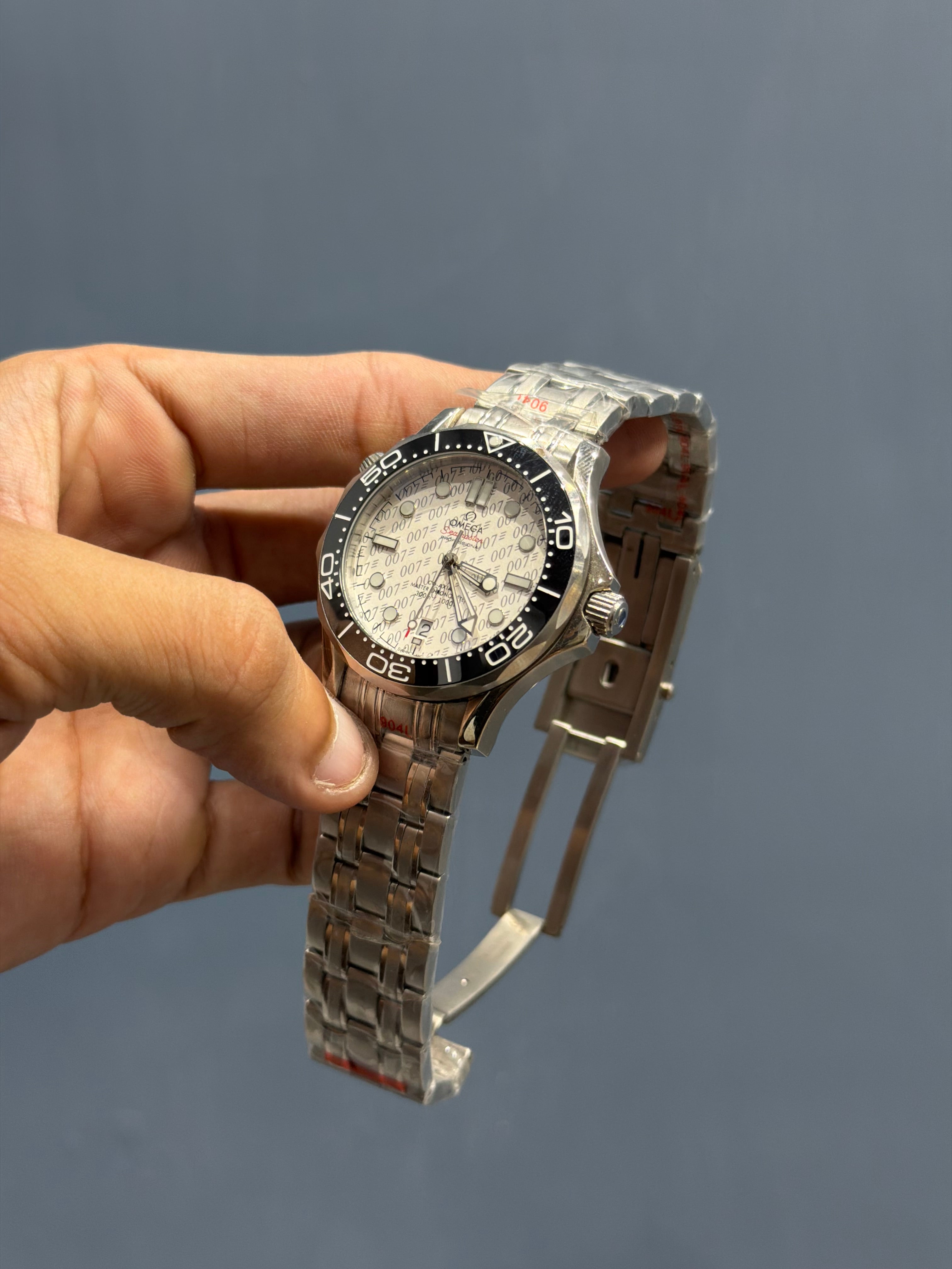 NEW COLLECTION SILVER WITH WHITE DIAL & BLACK BEZEL AUTOMATIC WATCH