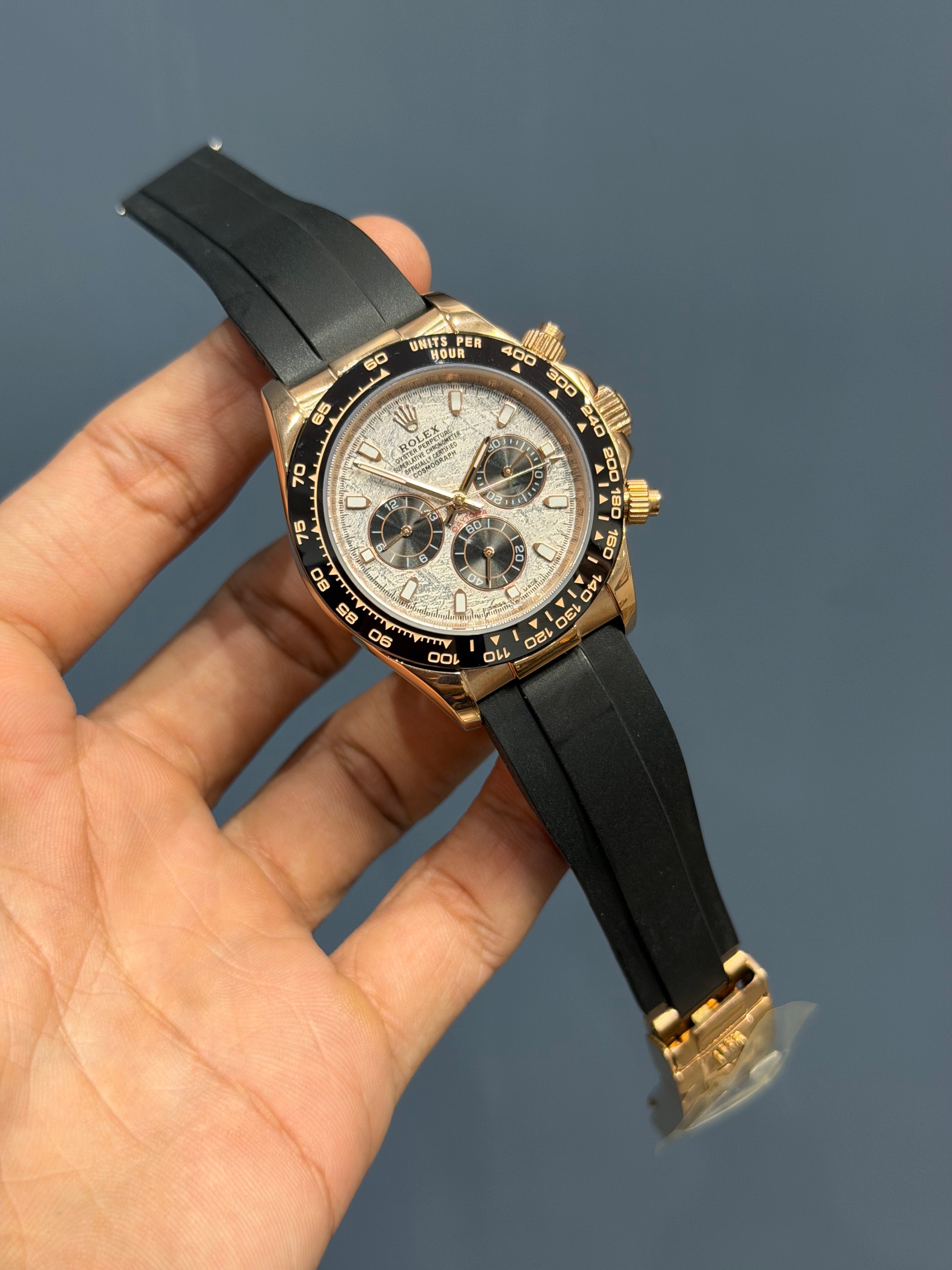 NEW COLLECTION CHRONOGRAPH 40 ROSE GOLD CASE WITH GREYISH DIAL & RUBBER STRAP
