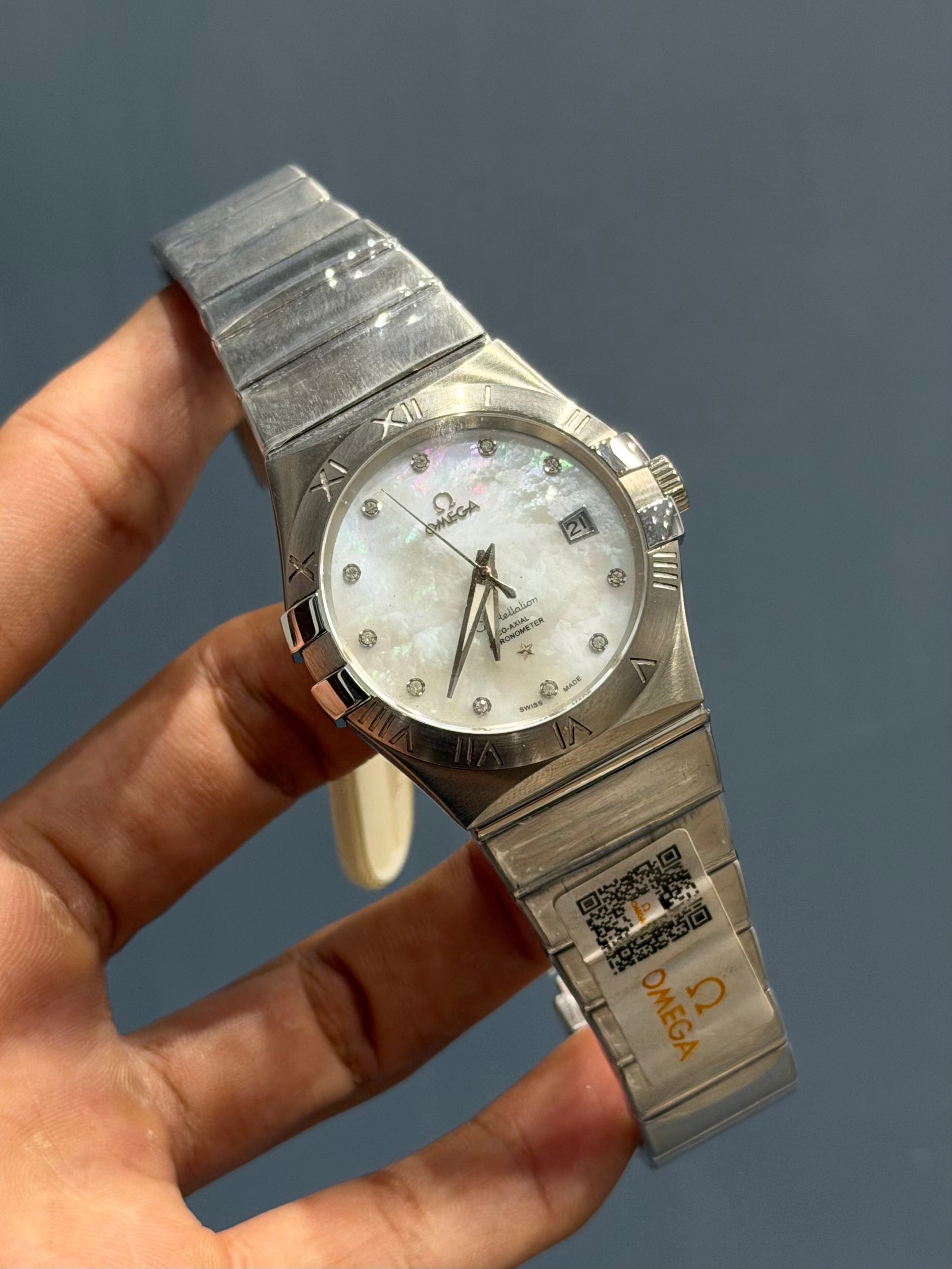 NEW COLLECTION SILVER WITH MOTHER PEARL DIAL & STONE FIGURE