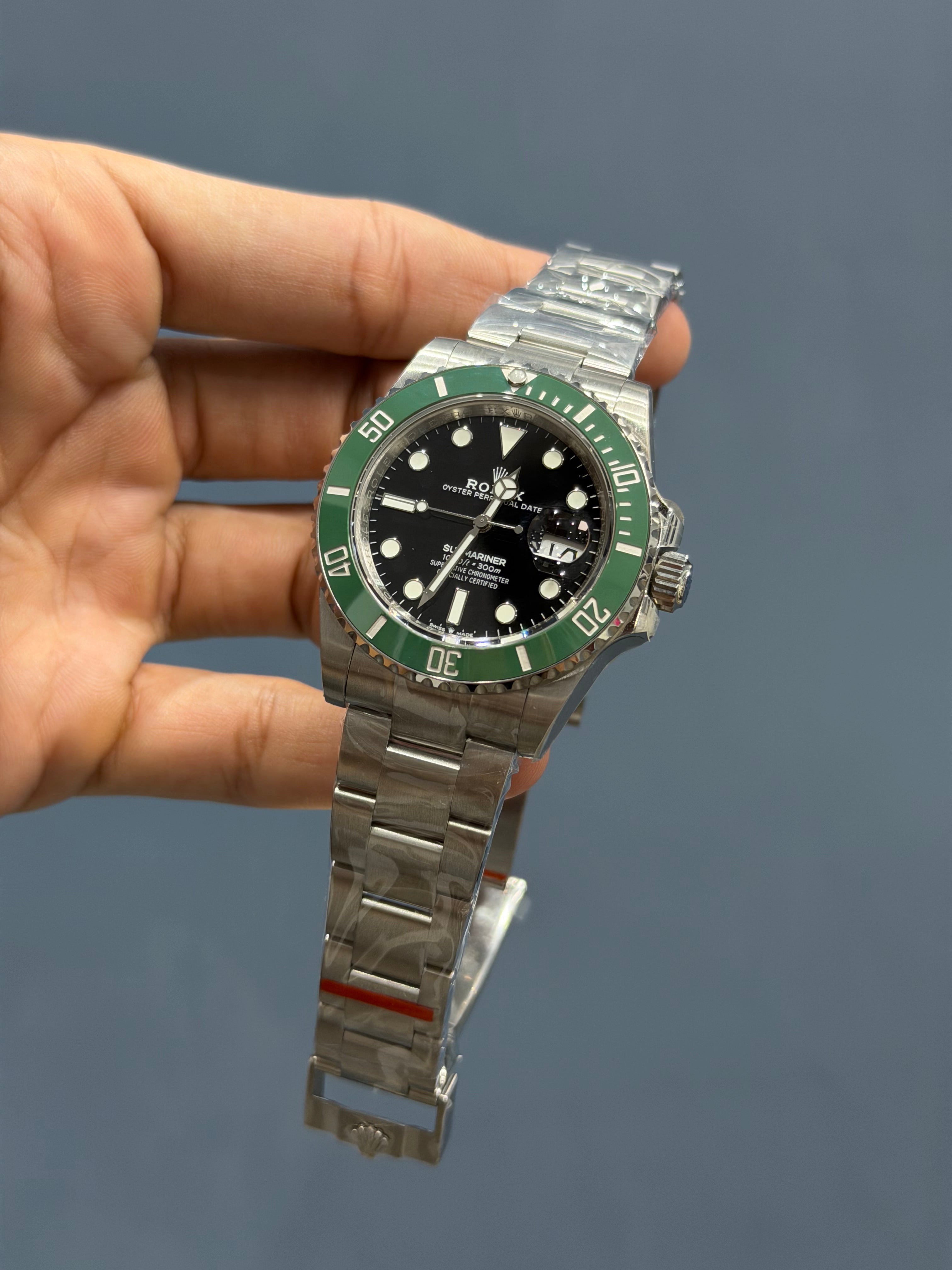 NEW COLLECTION 40 S.BUCKS SILVER WITH BLACK DIAL GREEN BEZEL AUTOMATIC WATCH BP MADE