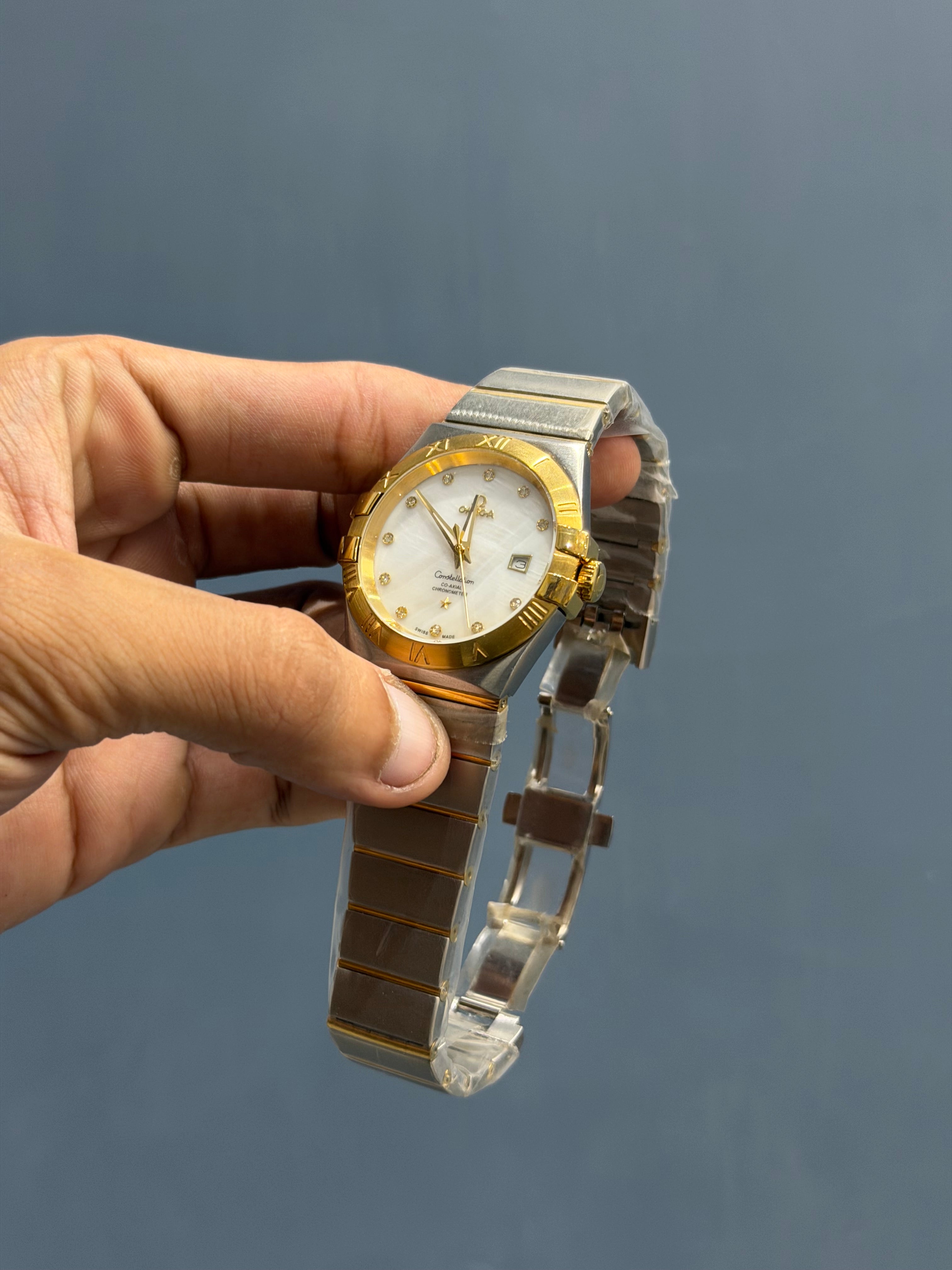 NEW COLLECTION TWO TONE YELLOW GOLD WITH WHITE DIAL & STONE FIGURE