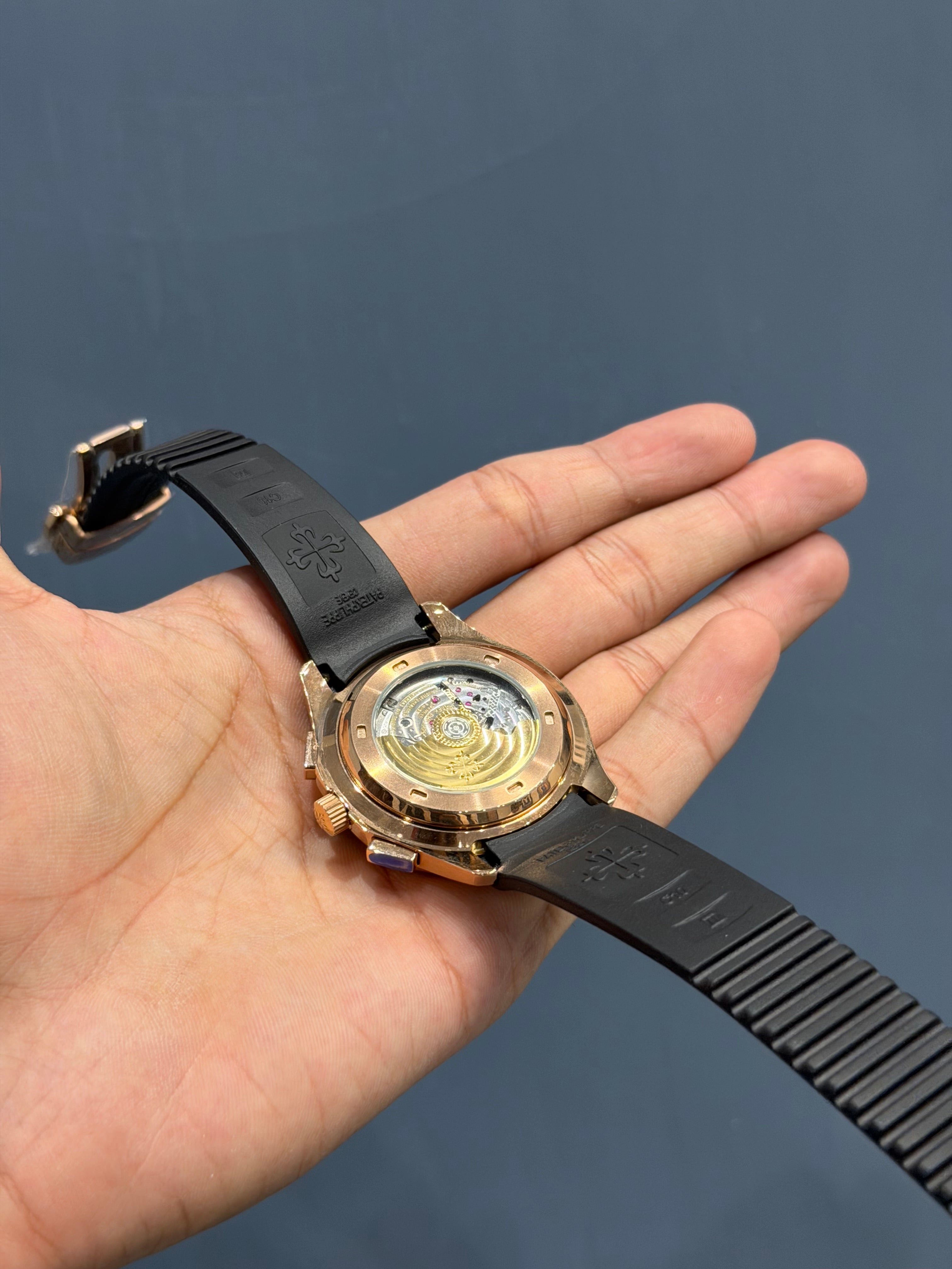 NEW COLLECTION ROSE CASE WITH BLACK DIAL AND STRAP AUTOMATIC WATCH