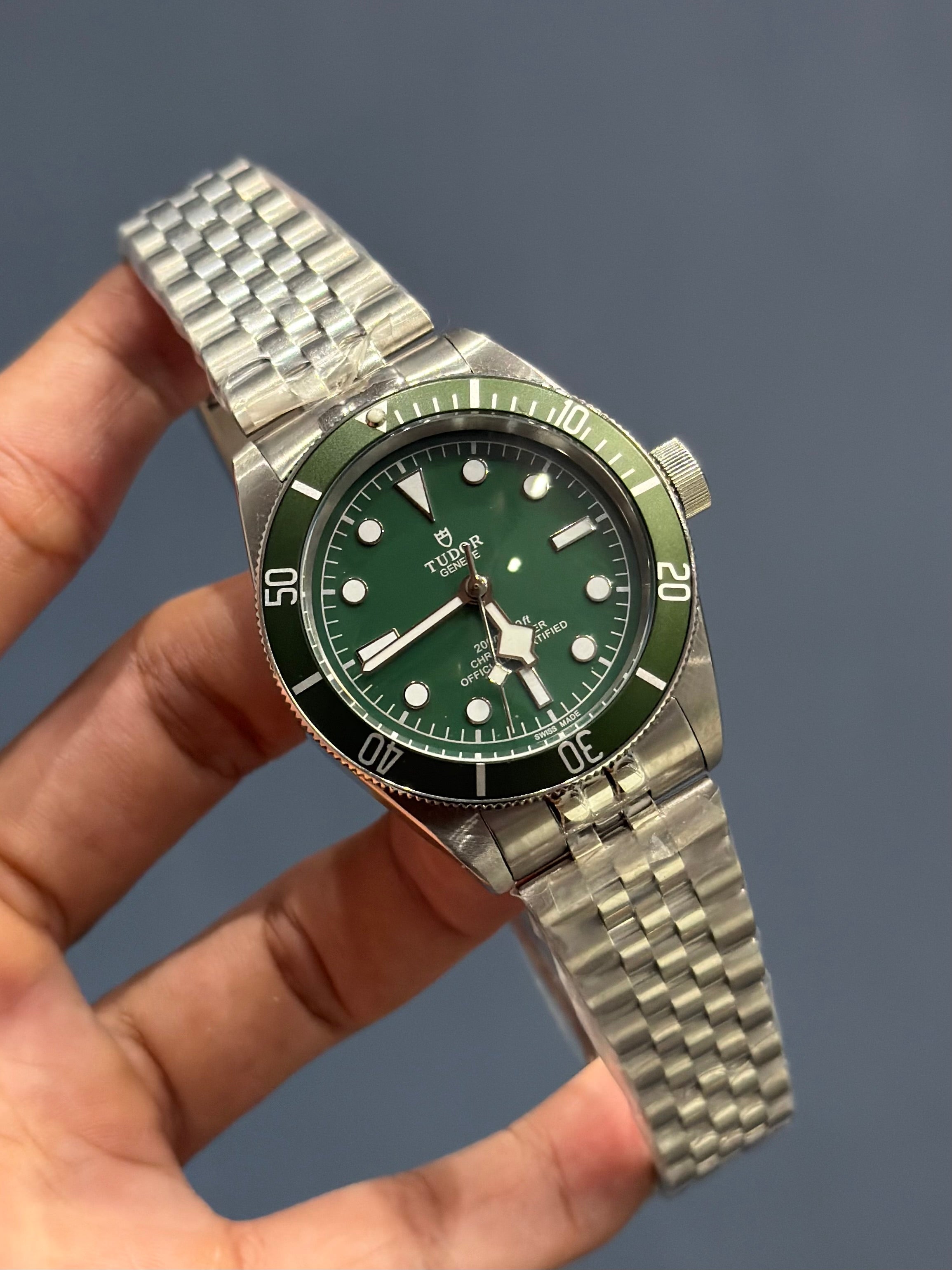 NEW COLLECTION SILVER WITH GREEN DIAL GREEN BEZZEL CHAIN WATCH