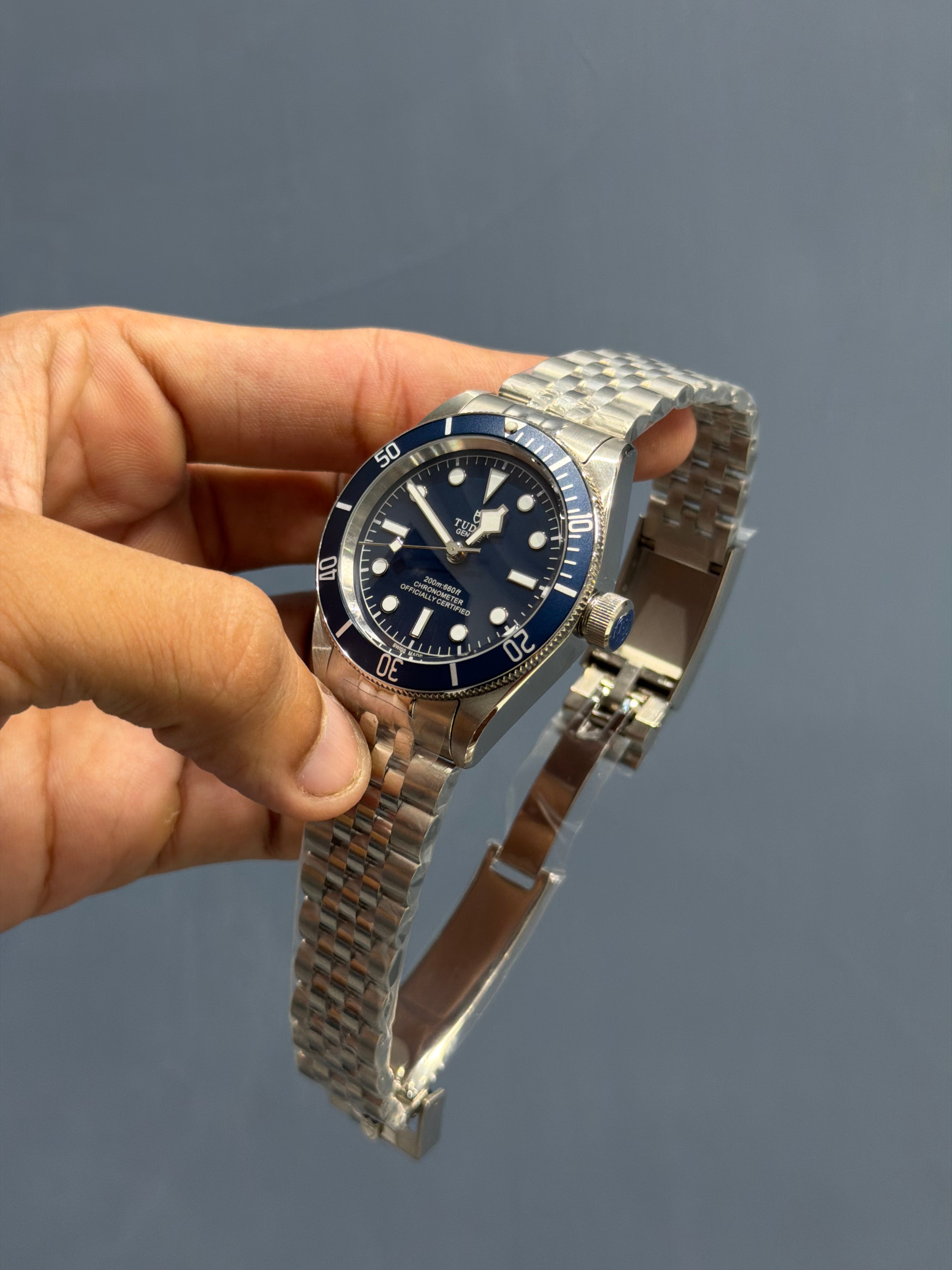 NEW COLLECTION SILVER WITH BLUE DIAL BLUE BEZZEL CHAIN WATCH