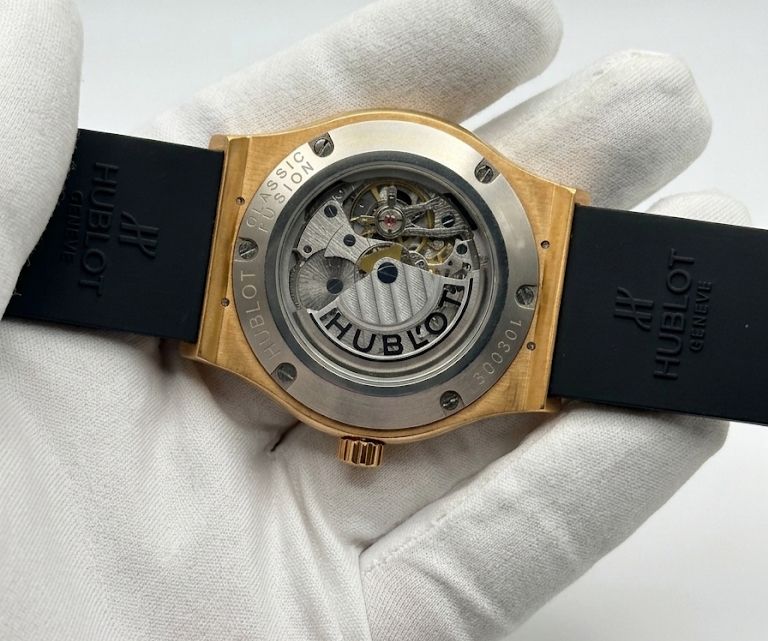 Luxury Chronograph Watch – Black Dial, Rose Gold Case & Black Rubber Strap