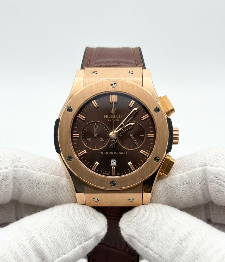 Luxury Chronograph Watch – Black Dial, Stainless-Steel Case & Black Rubber Strap