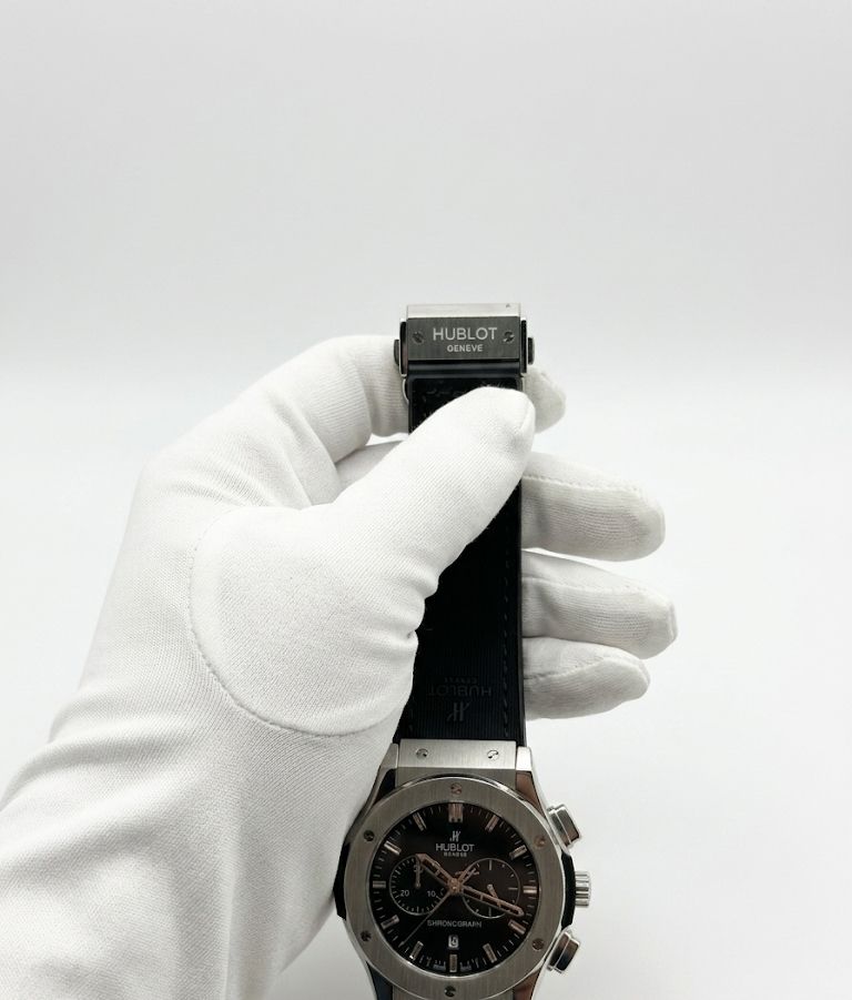 Luxury Chronograph Watch – Black Dial, Stainless-Steel Case & Black Rubber Strap