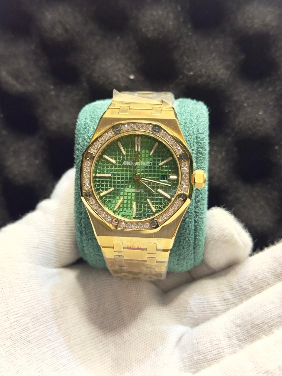 Luxury Green Dial Watch – Gold-Tone Case, Diamond-Style Bezel & Matching Bracelet