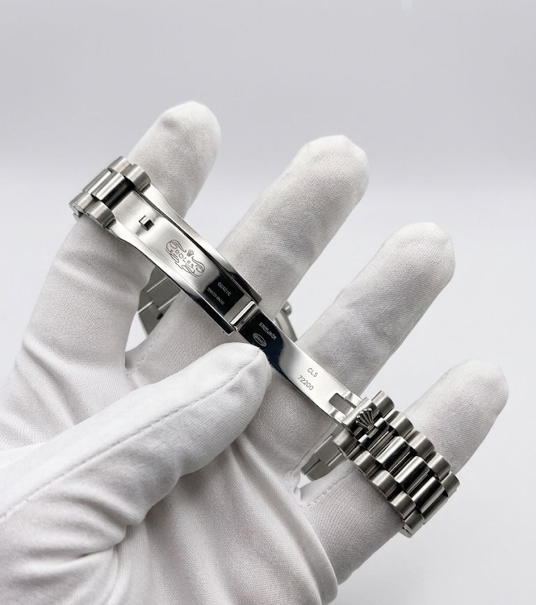 Rolex Day-Date Style Luxury Watch – Silver Tone, Turquoise Dial & Diamond-Style Bezel