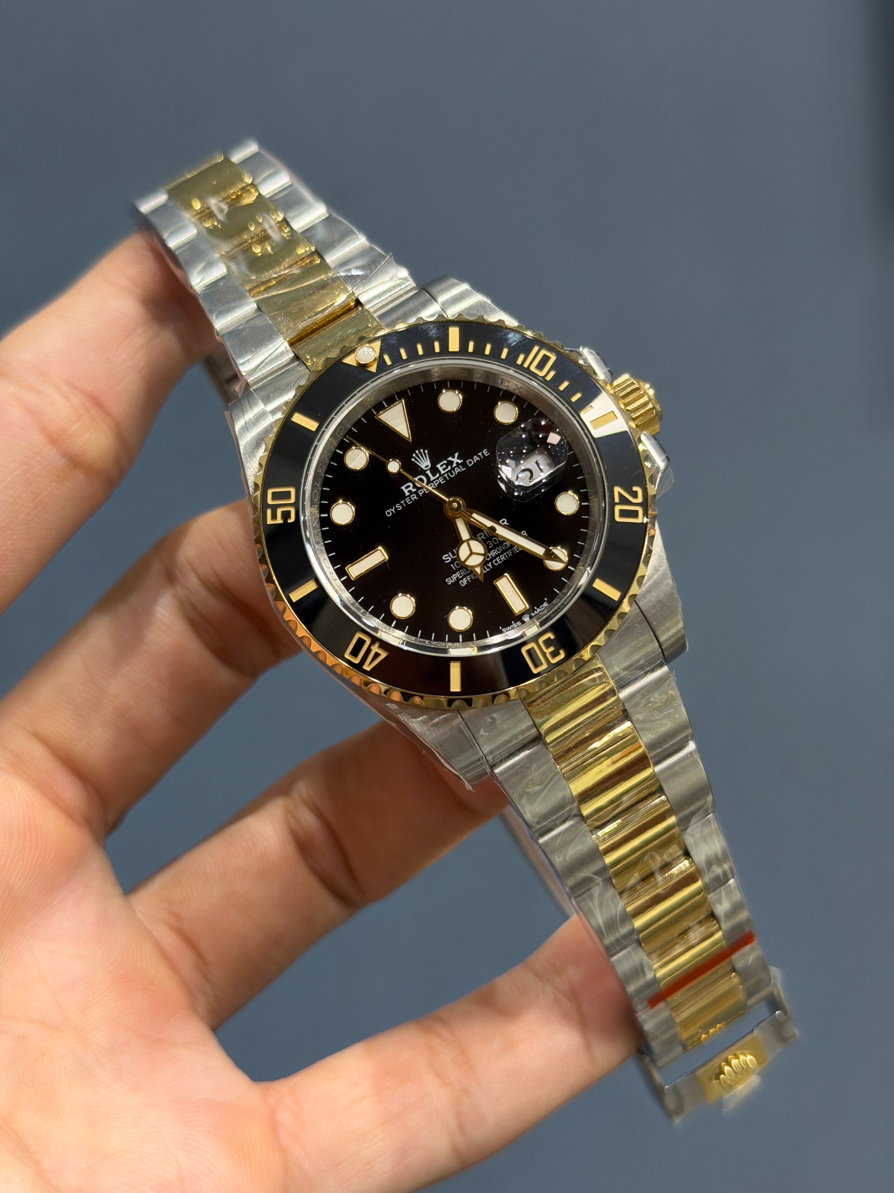 NEW COLLECTION 40 TWO TONE YELLOW GOLD WITH BLACK DIAL AUTOMATIC WATCH BP MADE