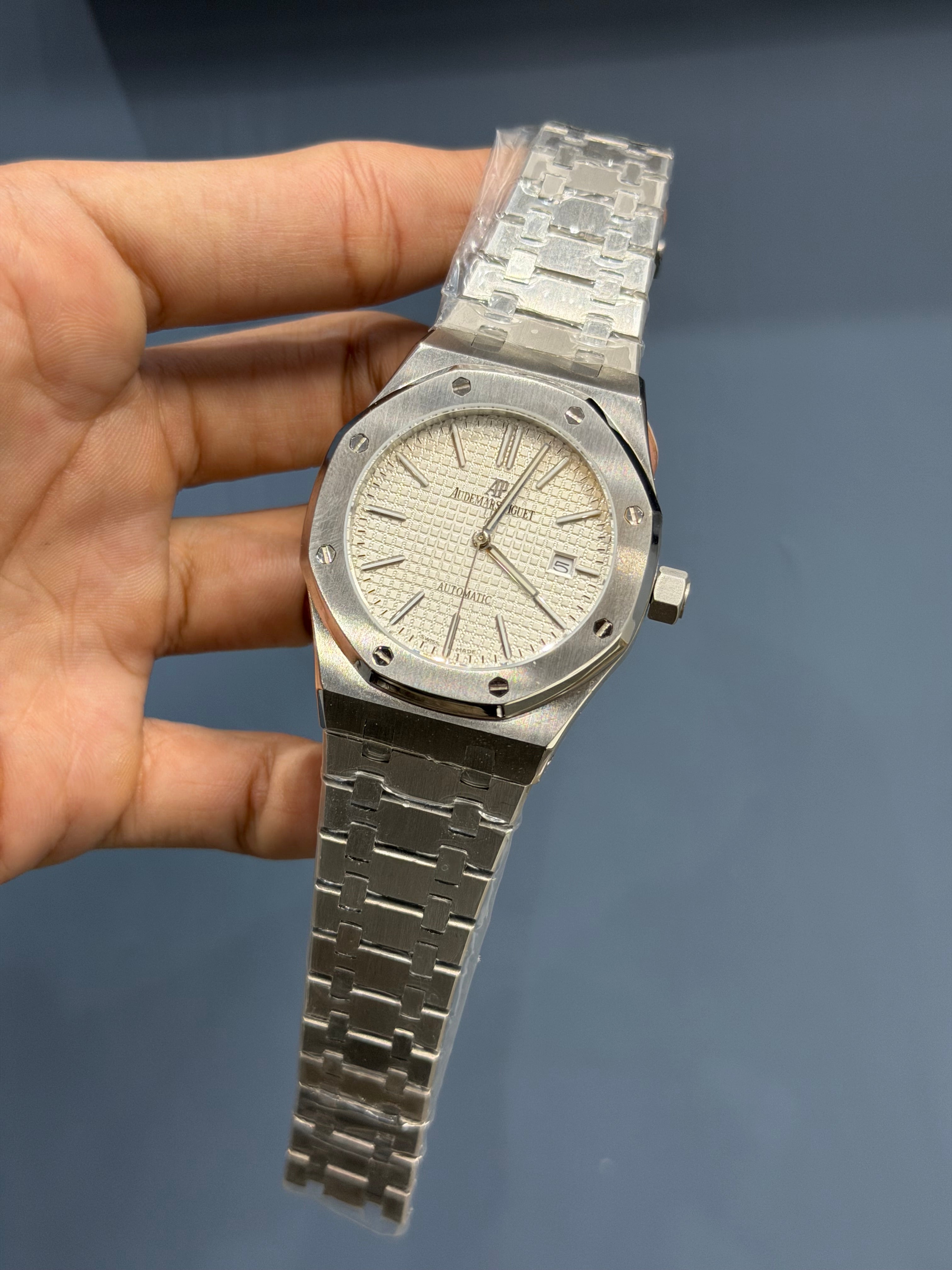 NEW COLLECTION SILVER WITH WHITE TEXTURED DIAL CHAIN WATCH FOR MEN
