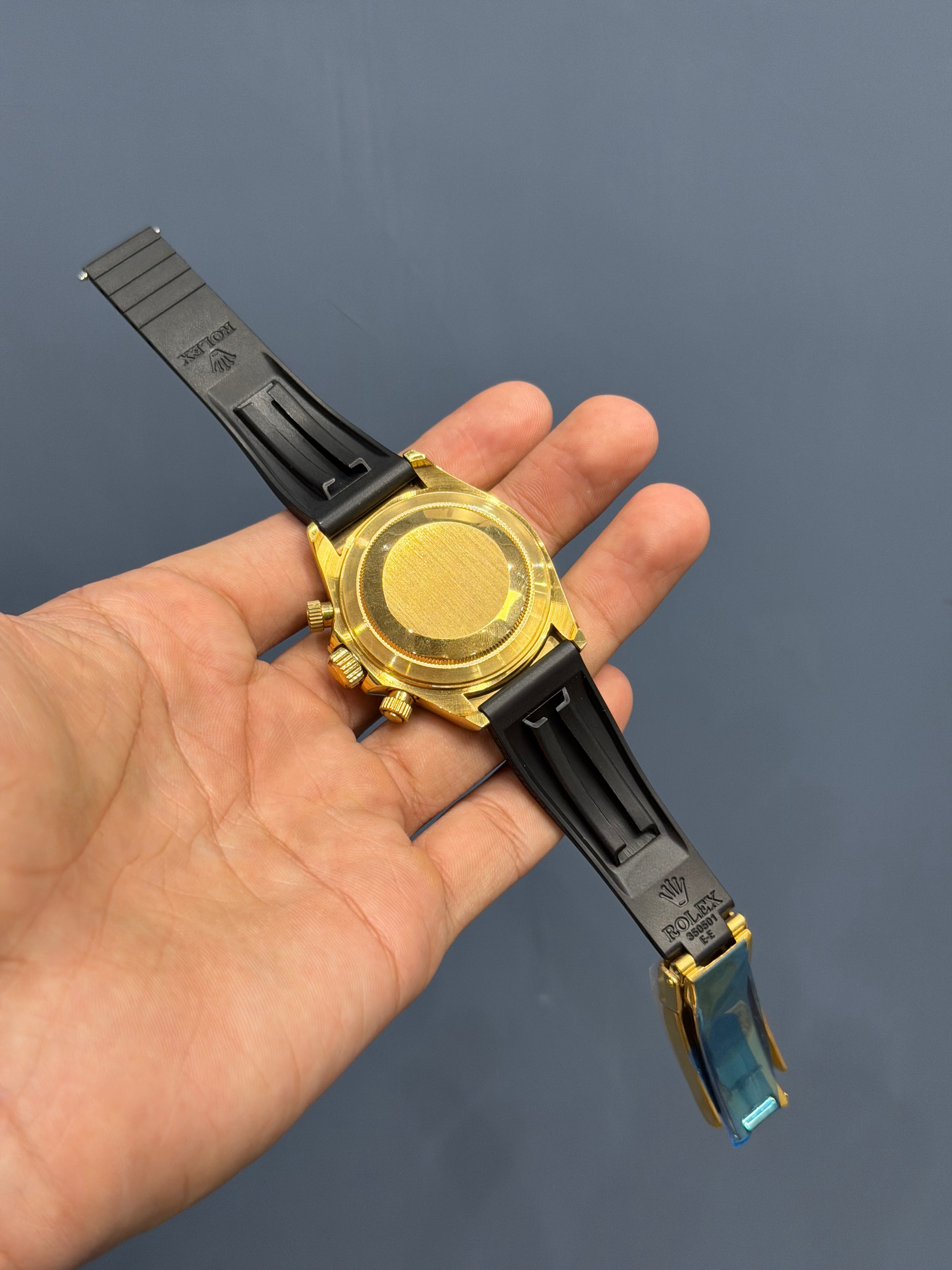 NEW COLLECTION CHRONOGRAPH 40 YELLOW GOLD CASE WITH GREYISH DIAL & RUBBER STRAP