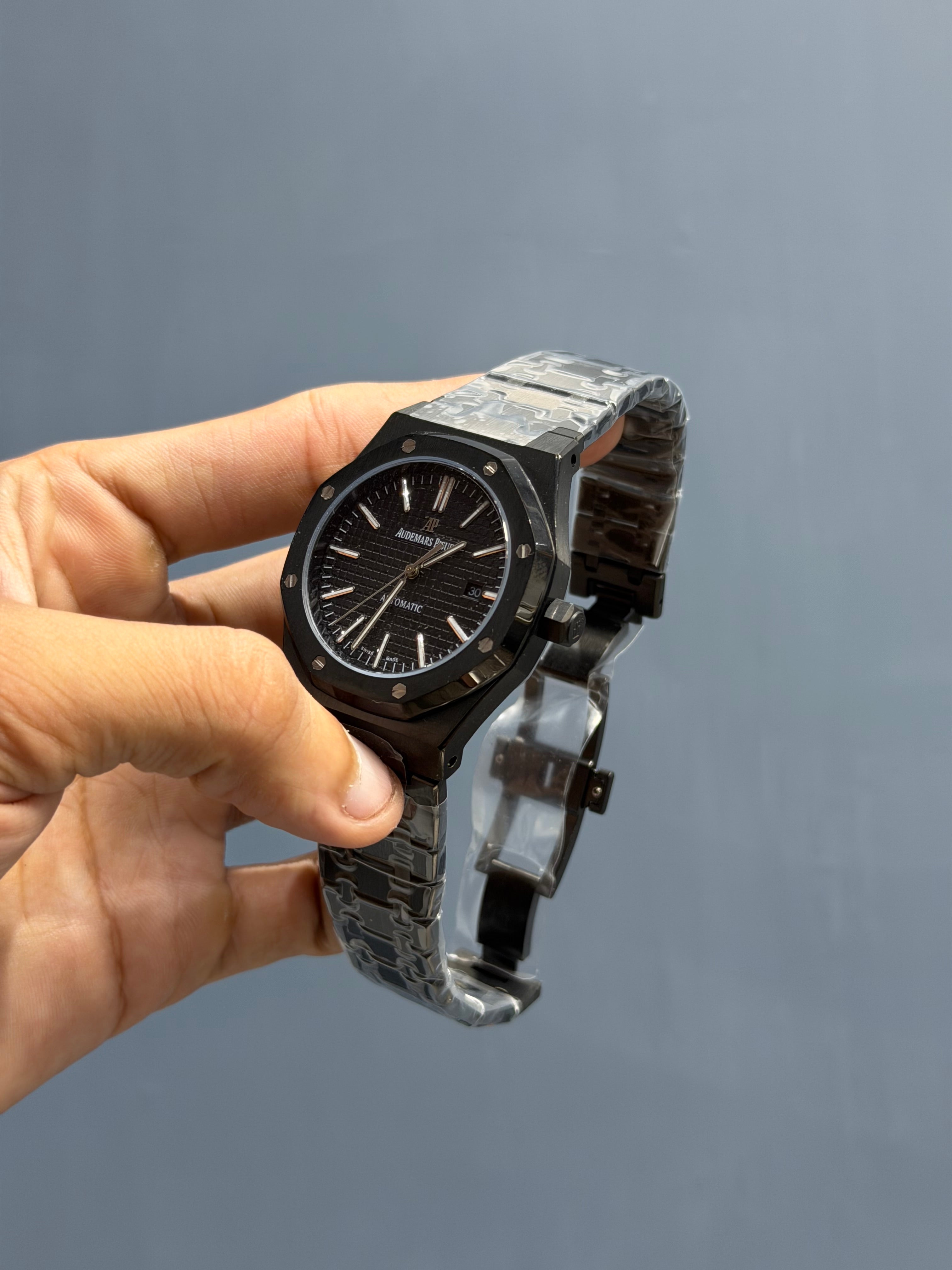 NEW COLLECTION BLACK WITH BLACK DIAL CHAIN WATCH FOR MEN