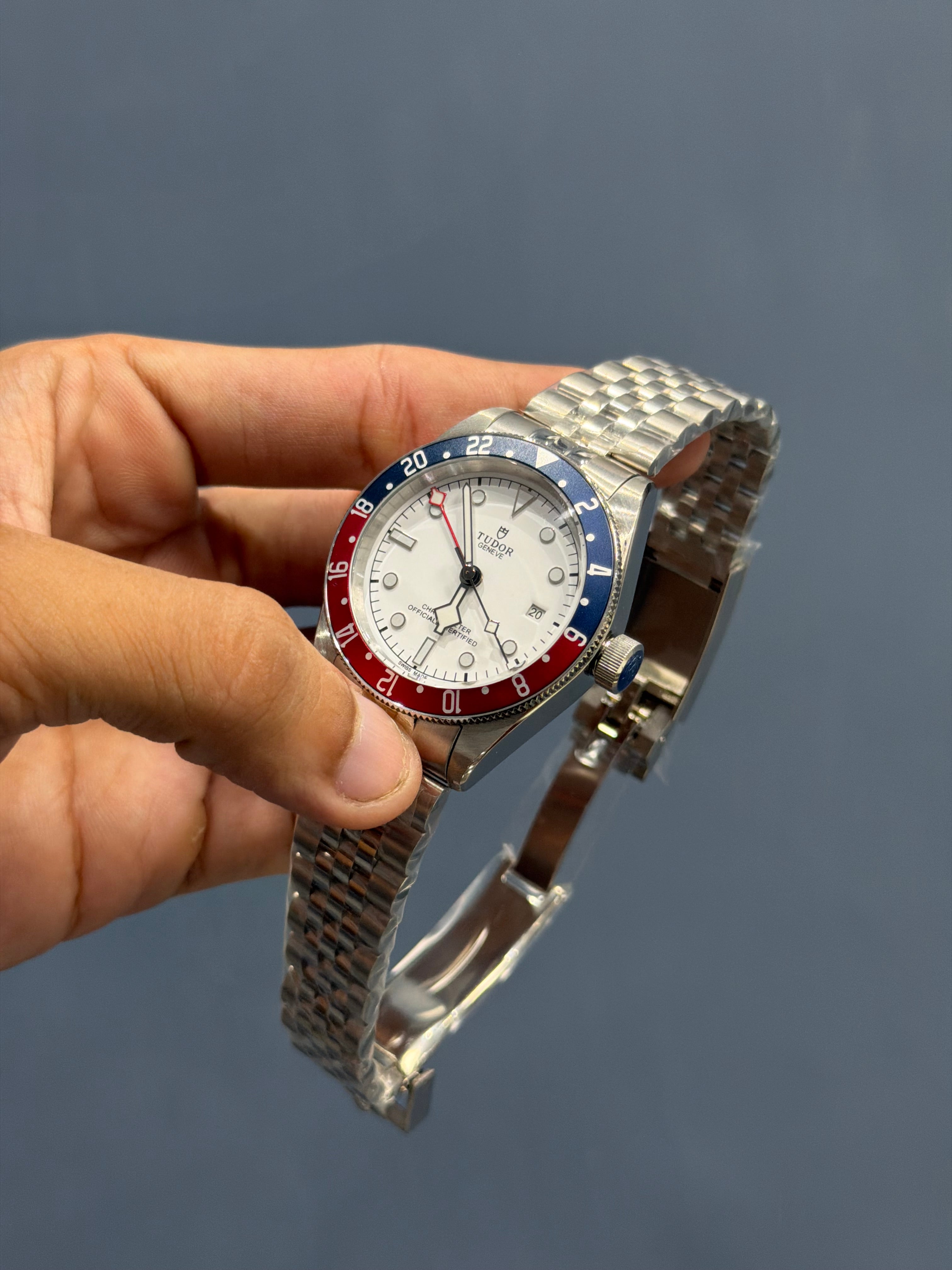 NEW COLLECTION SILVER WITH WHITE DIAL PEPSI BEZZEL CHAIN WATCH