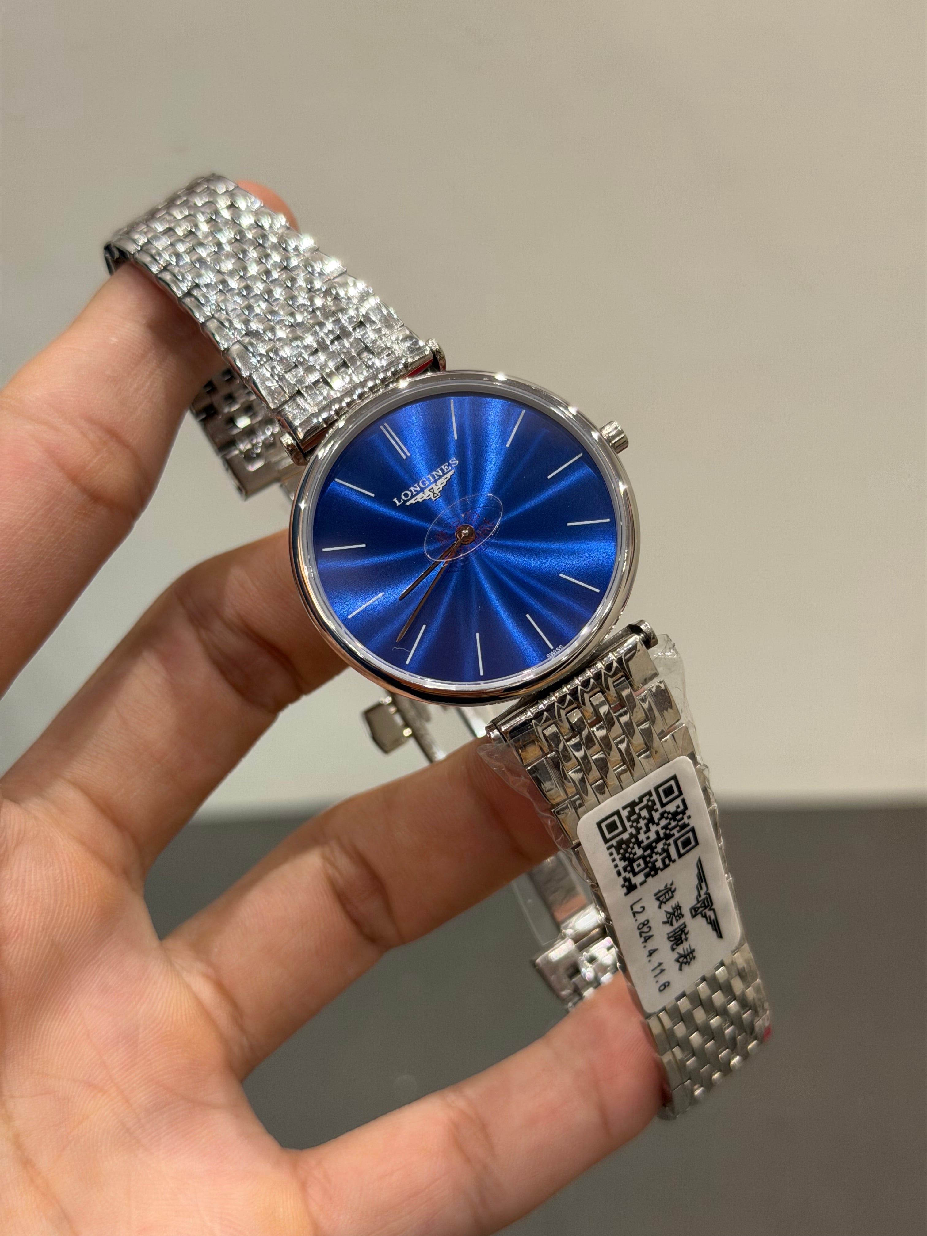 NEW COLLECTION SILVER WITH BLUE DIAL SHORT FIGURE CHAIN WATCH