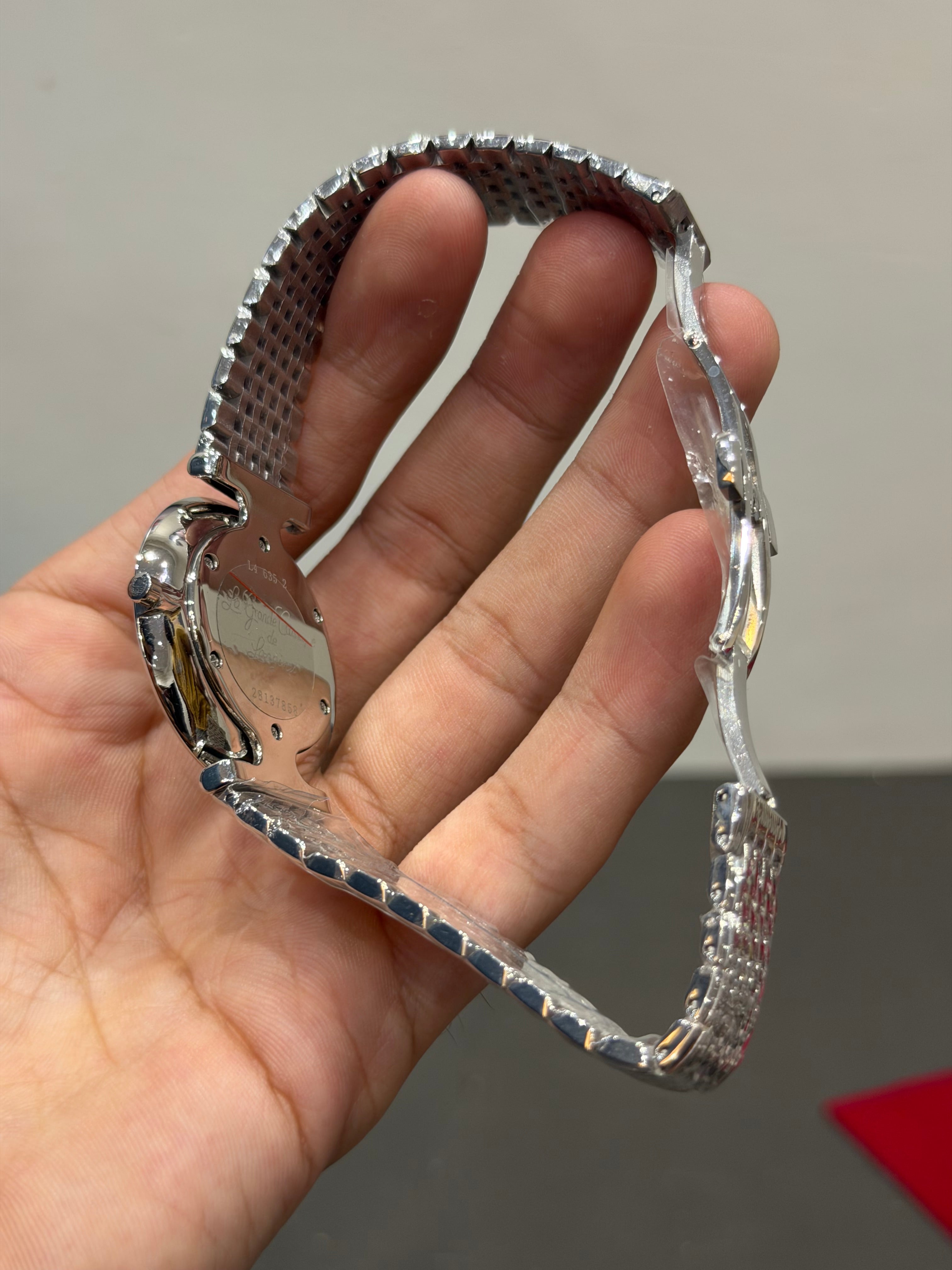 NEW COLLECTION SILVER WITH BLACK DIAL SHORT FIGURE CHAIN WATCH