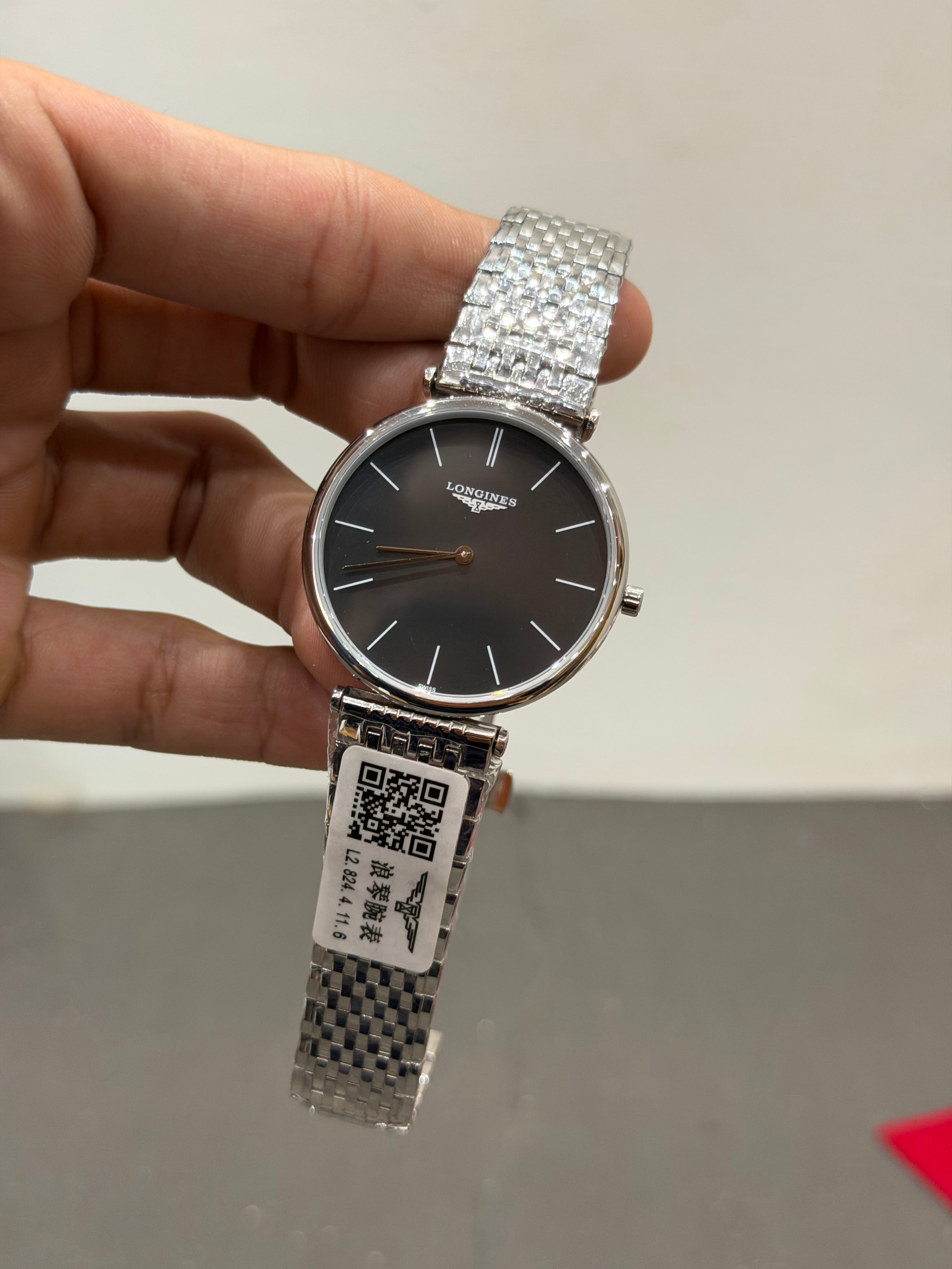 NEW COLLECTION SILVER WITH BLACK DIAL SHORT FIGURE CHAIN WATCH