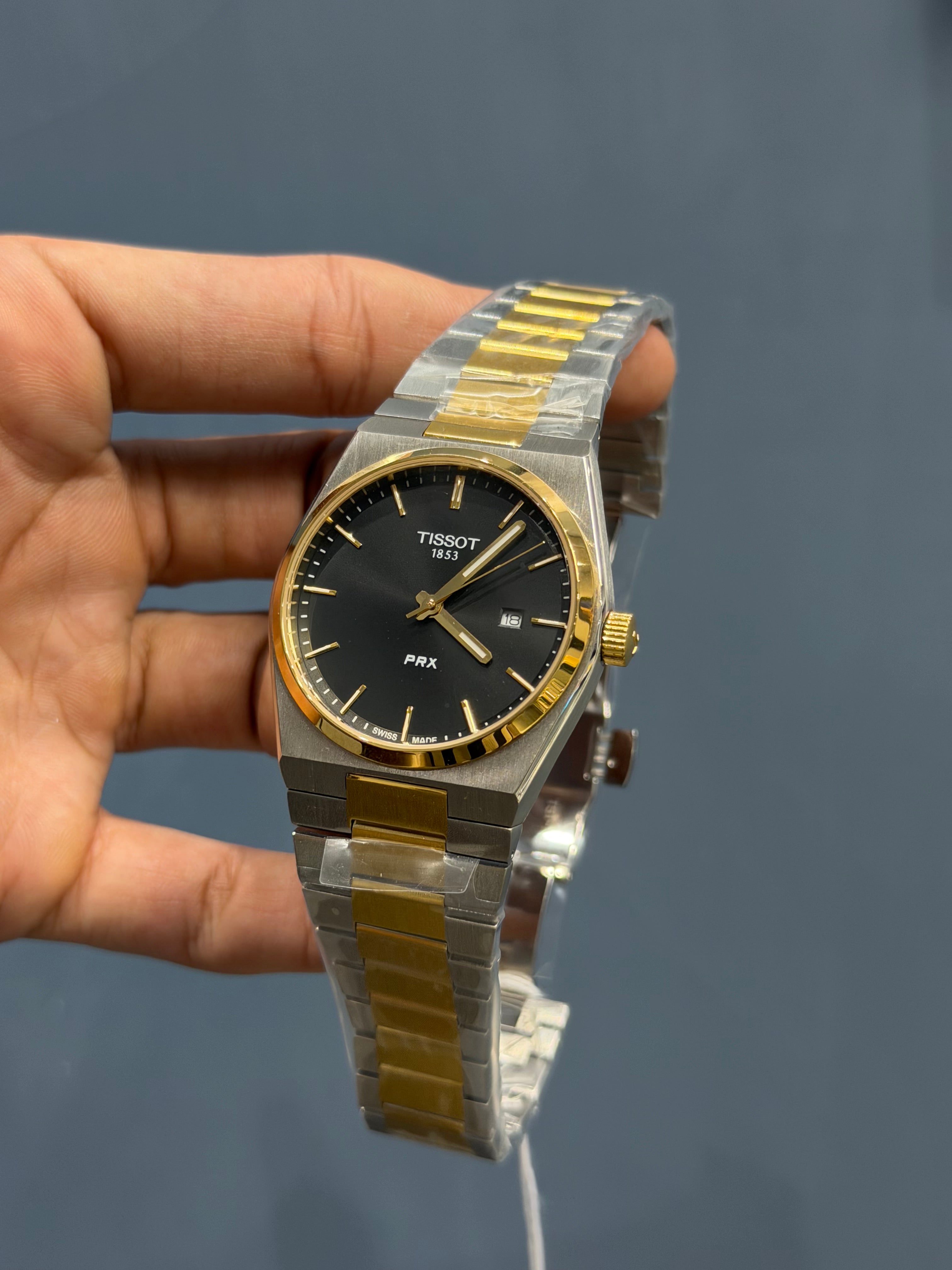 NEW COLLECTION TWOTONE GOLD & BLACK PLAIN DIAL STAINLESS STEEL QUARTZ WATCH