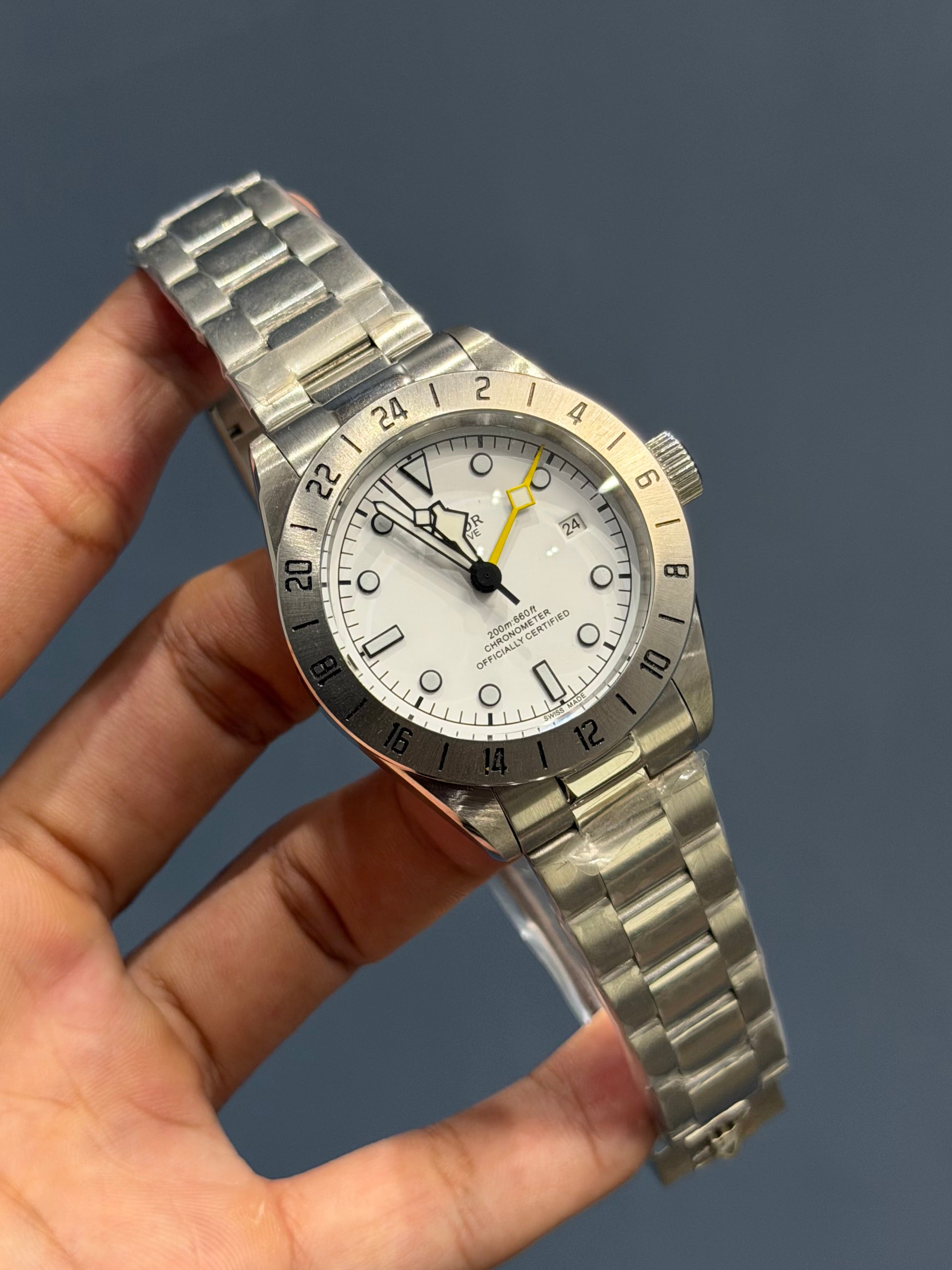 NEW COLLECTION SILVER WITH WHITE DIAL CHAIN WATCH