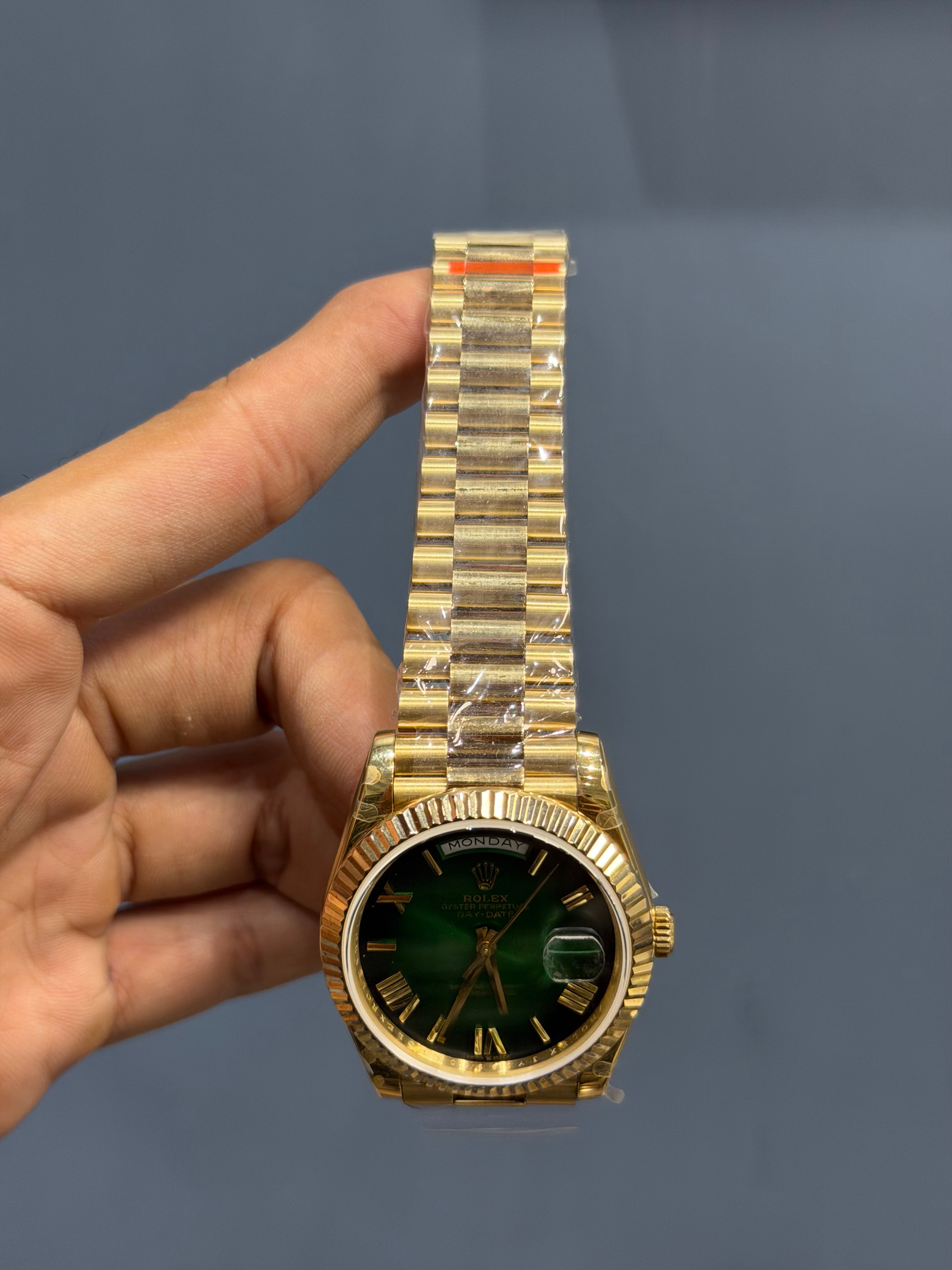 NEW COLLECTION 40 YELLOW GOLD WITH GREEN DIAL AUTOMATIC WATCH BP MADE