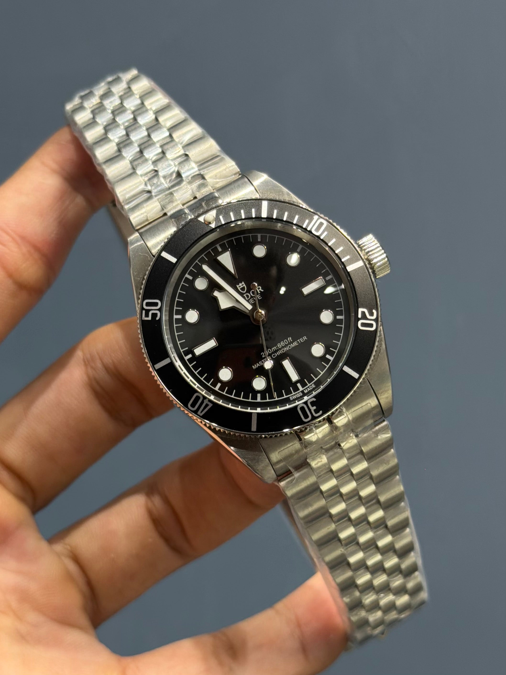 NEW COLLECTION SILVER WITH BLACK DIAL BLACK BEZZEL CHAIN WATCH
