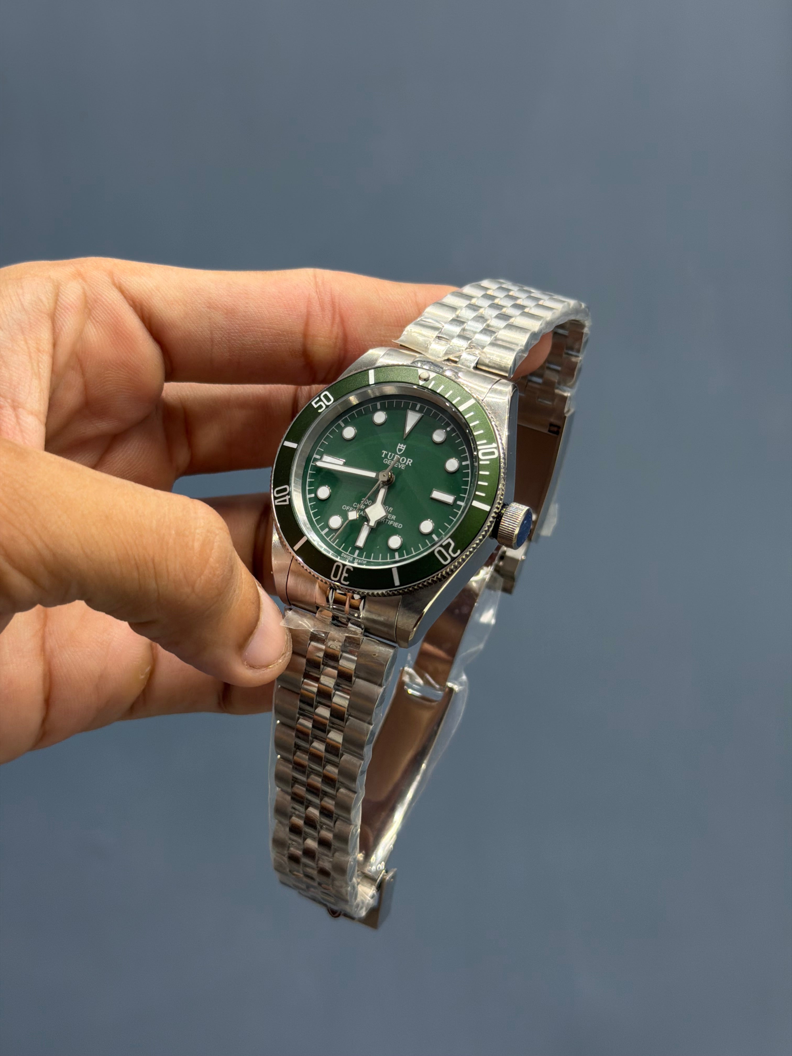 NEW COLLECTION SILVER WITH GREEN DIAL GREEN BEZZEL CHAIN WATCH