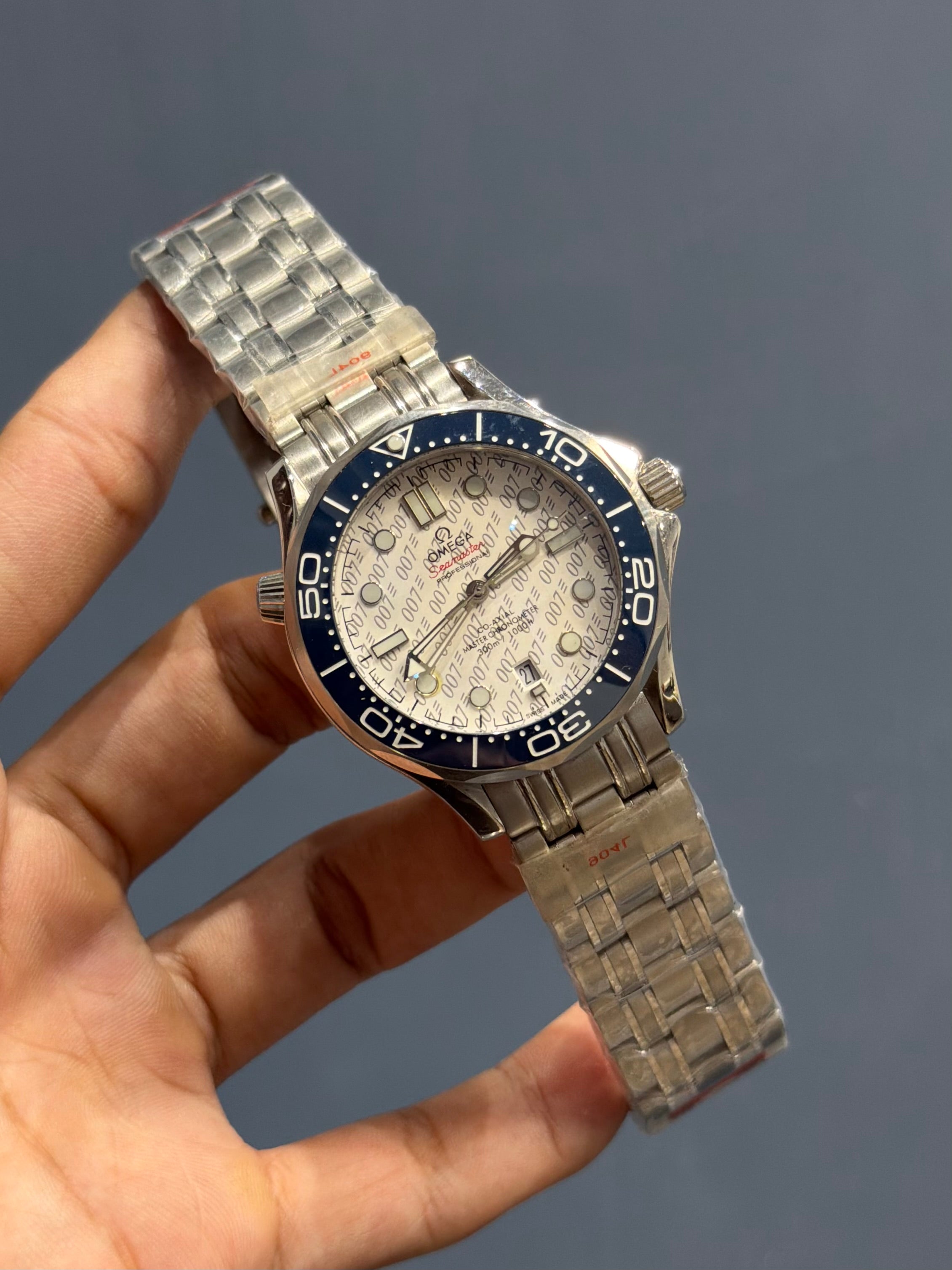 NEW COLLECTION SILVER WITH WHITE DIAL & BLUE BEZEL AUTOMATIC WATCH