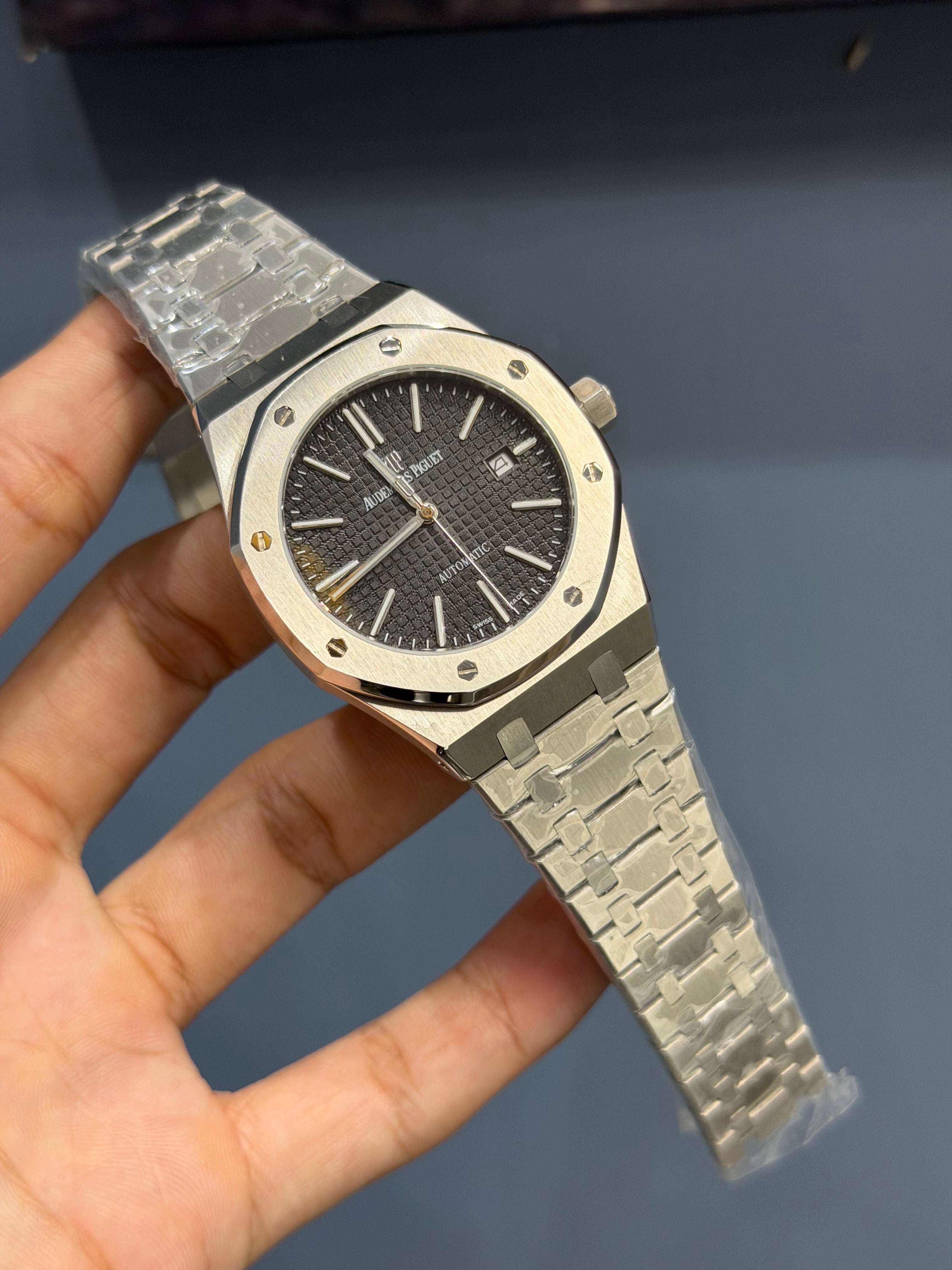 NEW COLLECTION SILVER WITH BLACK TEXTURED DIAL CHAIN WATCH FOR MEN