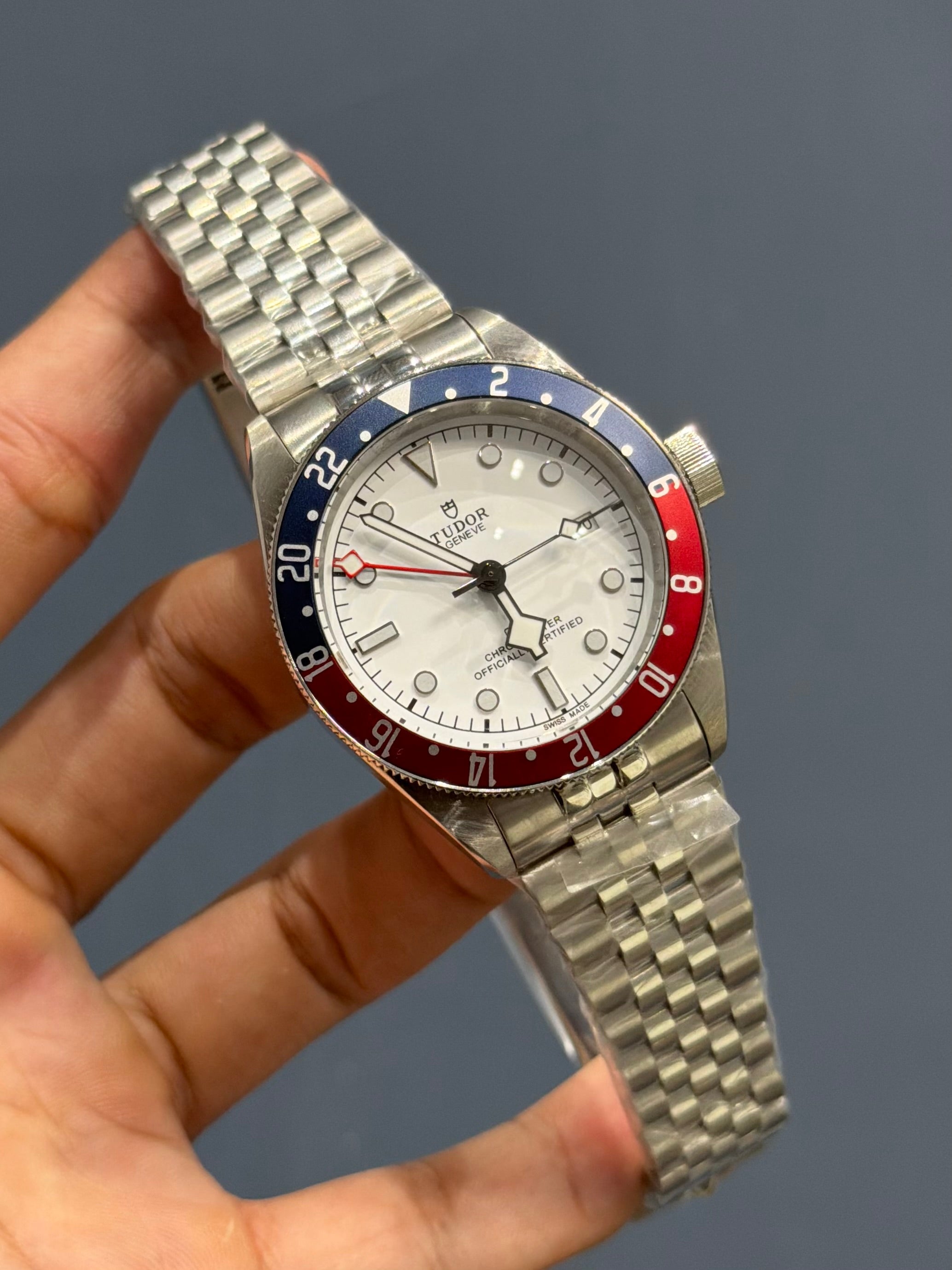NEW COLLECTION SILVER WITH WHITE DIAL PEPSI BEZZEL CHAIN WATCH