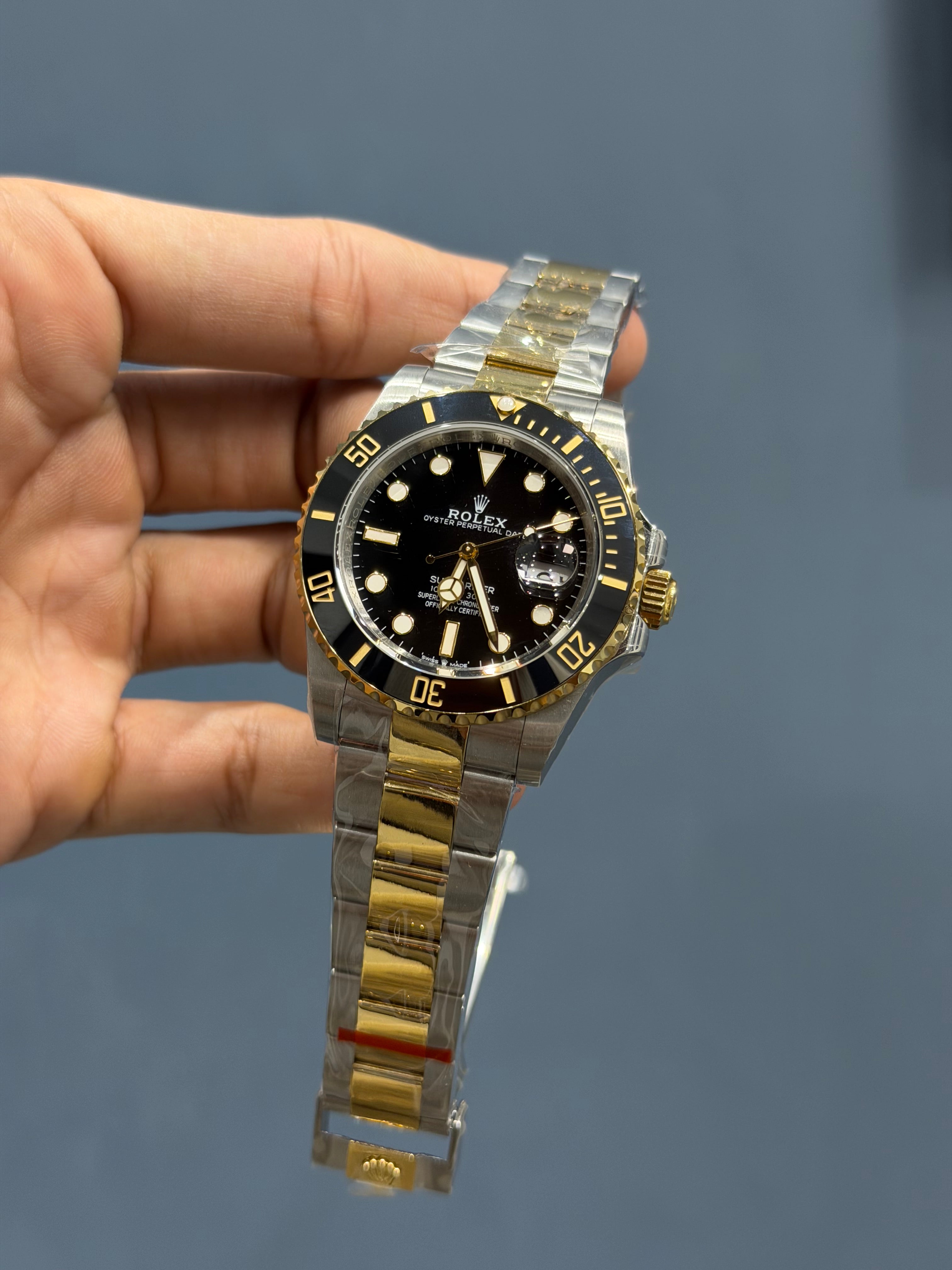 NEW COLLECTION 40 TWO TONE YELLOW GOLD WITH BLACK DIAL AUTOMATIC WATCH BP MADE