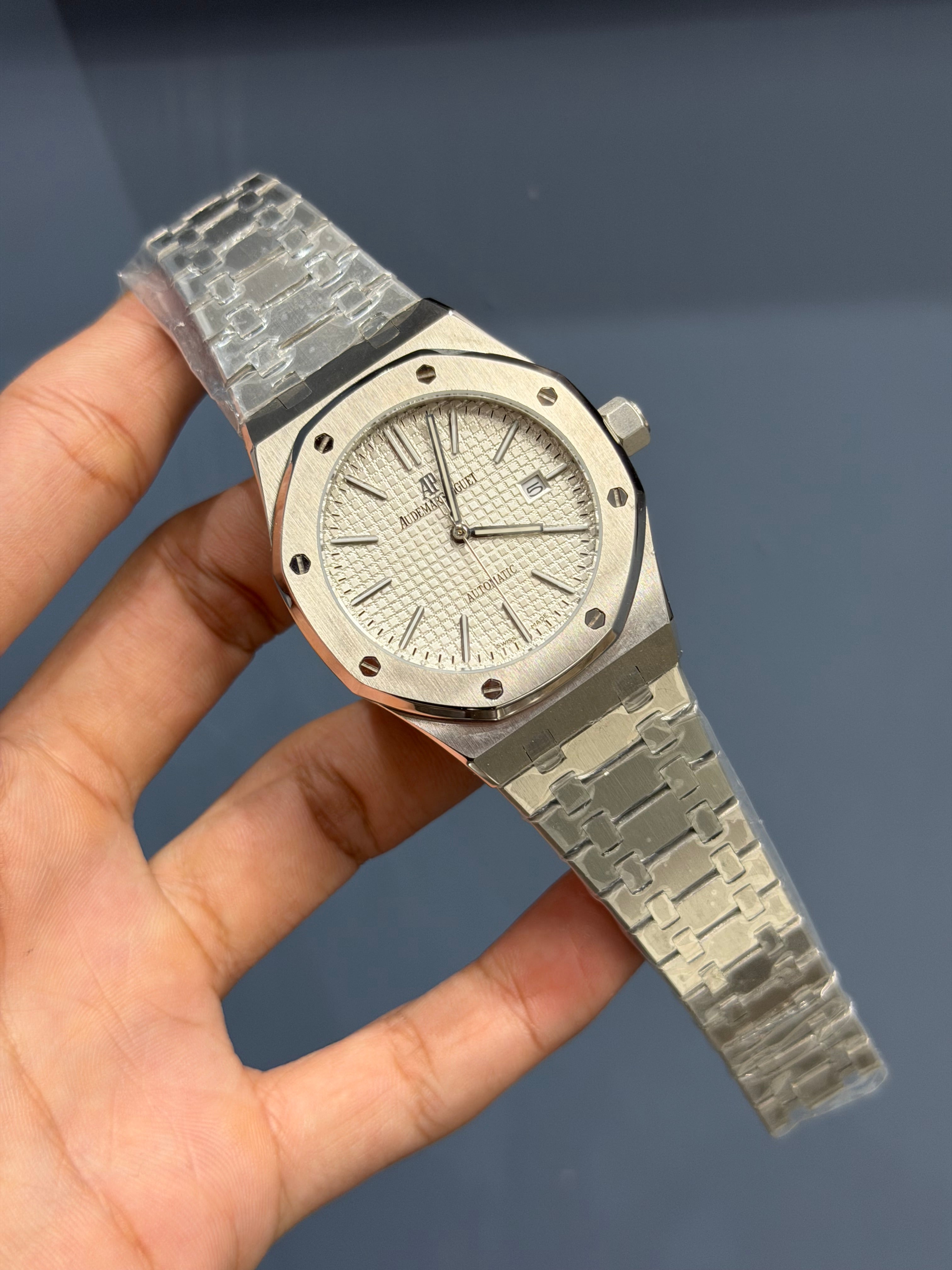 NEW COLLECTION SILVER WITH WHITE TEXTURED DIAL CHAIN WATCH FOR MEN