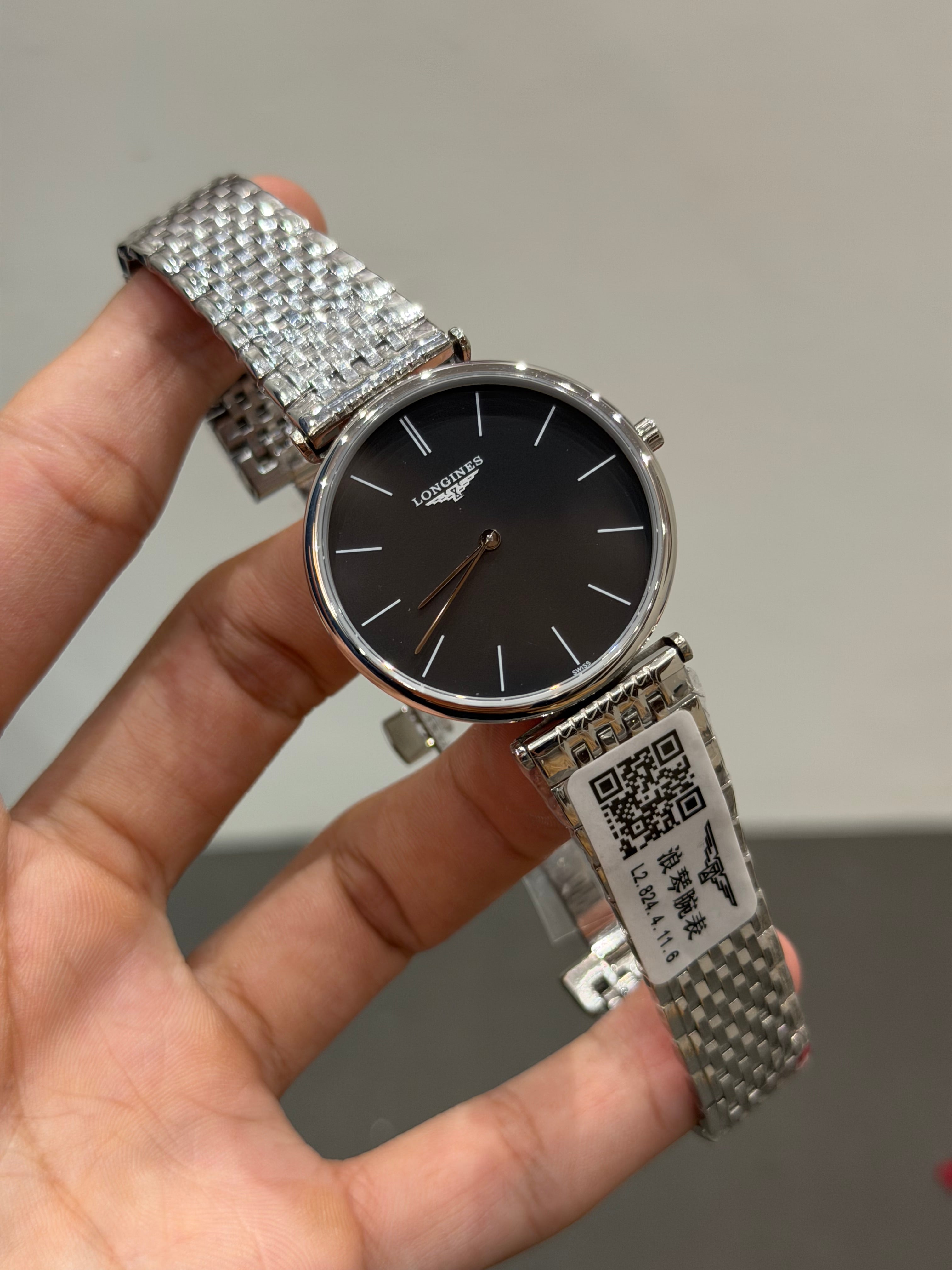 NEW COLLECTION SILVER WITH BLACK DIAL SHORT FIGURE CHAIN WATCH