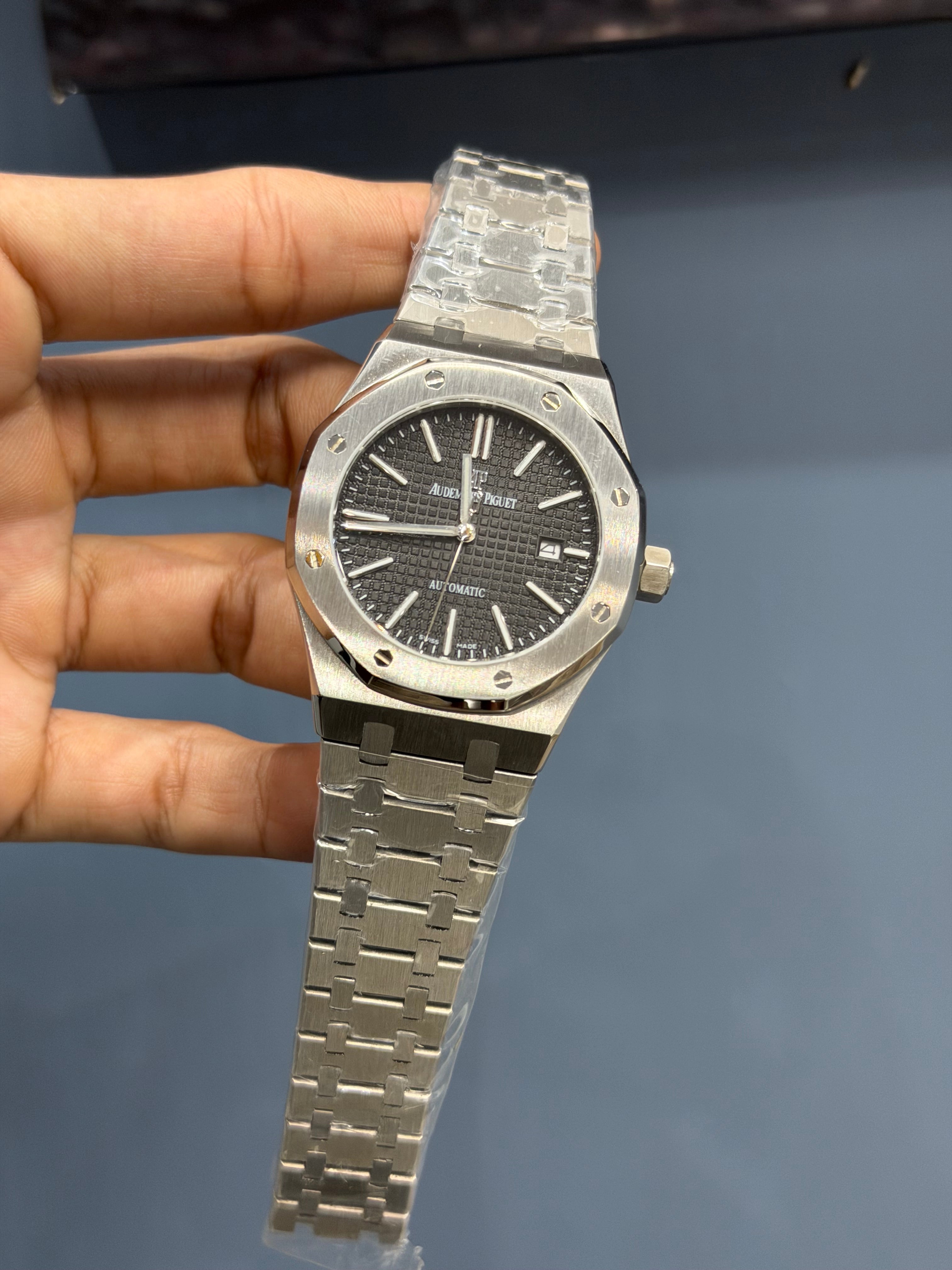 NEW COLLECTION SILVER WITH BLACK TEXTURED DIAL CHAIN WATCH FOR MEN