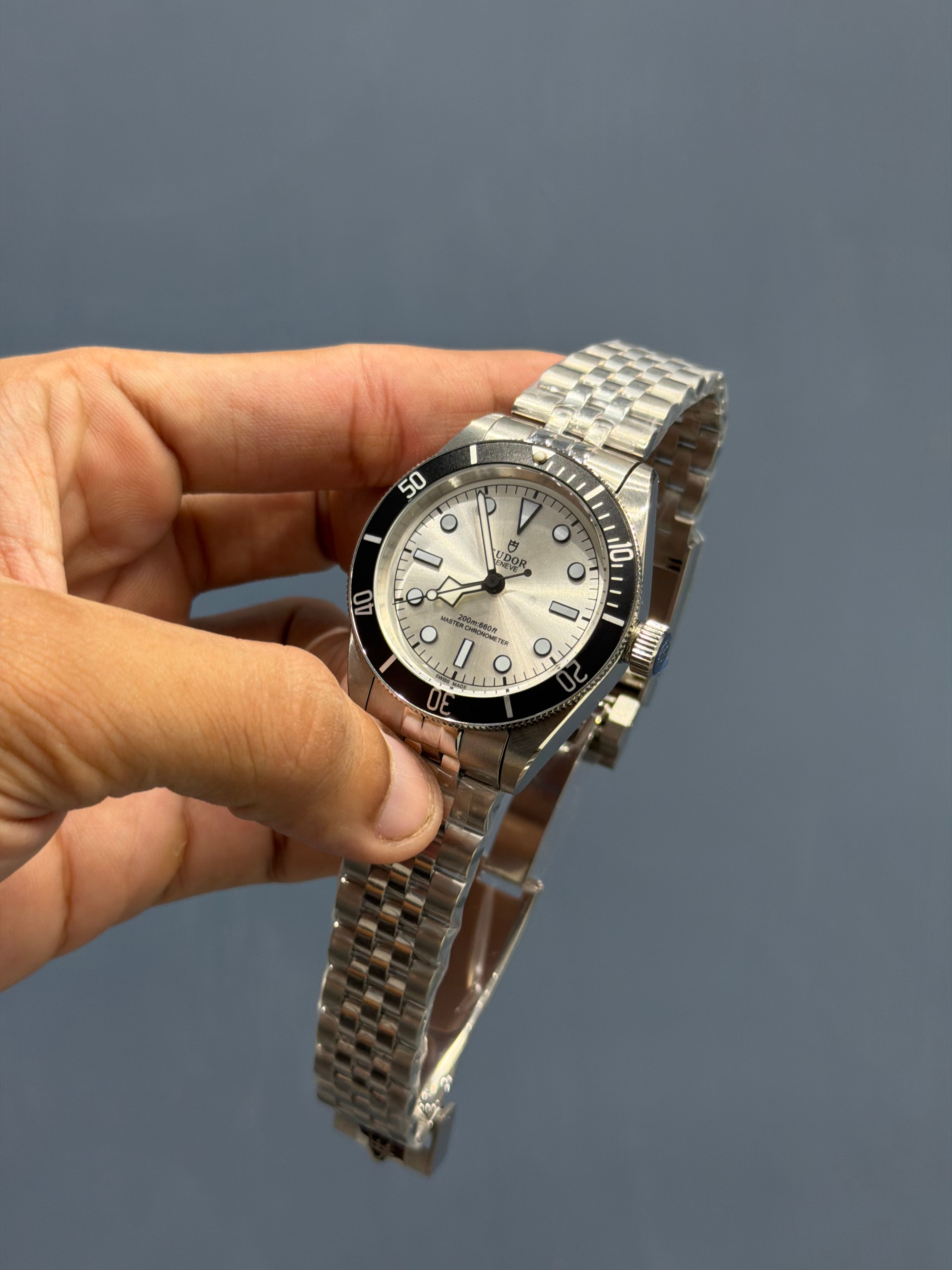NEW COLLECTION SILVER WITH WHITE DIAL BLACK BEZZEL CHAIN WATCH