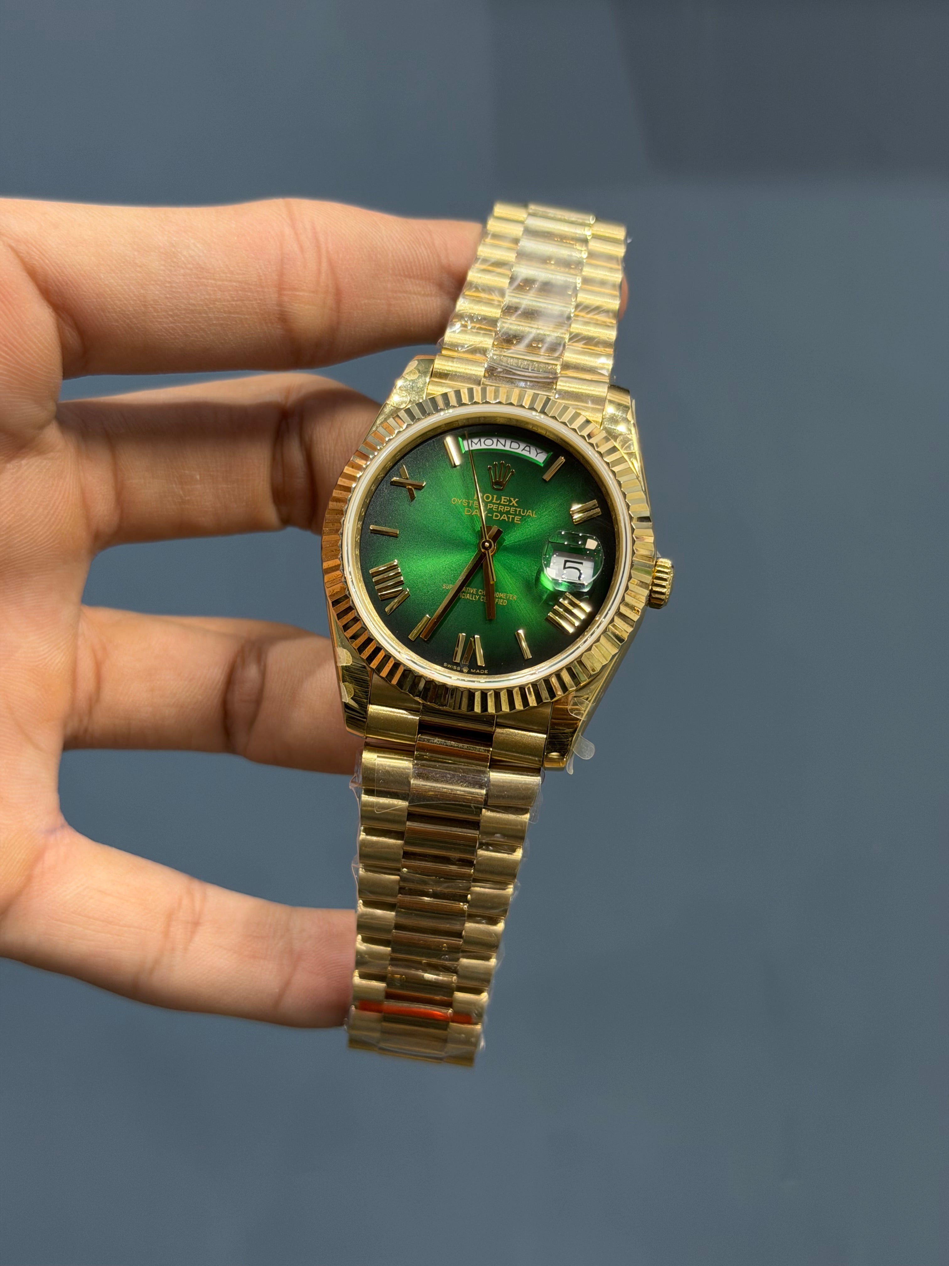 NEW COLLECTION 40 YELLOW GOLD WITH GREEN DIAL AUTOMATIC WATCH BP MADE