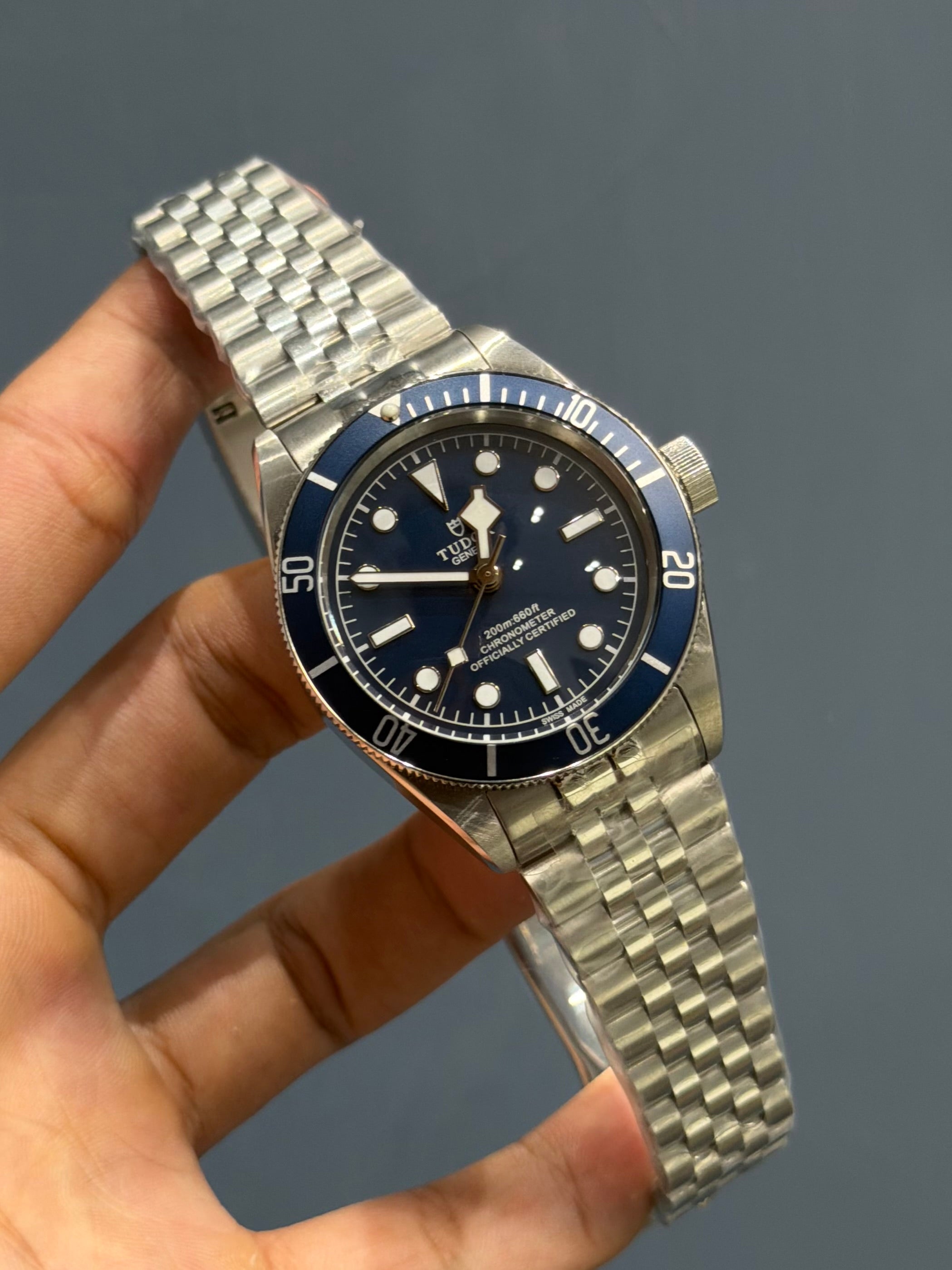 NEW COLLECTION SILVER WITH BLUE DIAL BLUE BEZZEL CHAIN WATCH