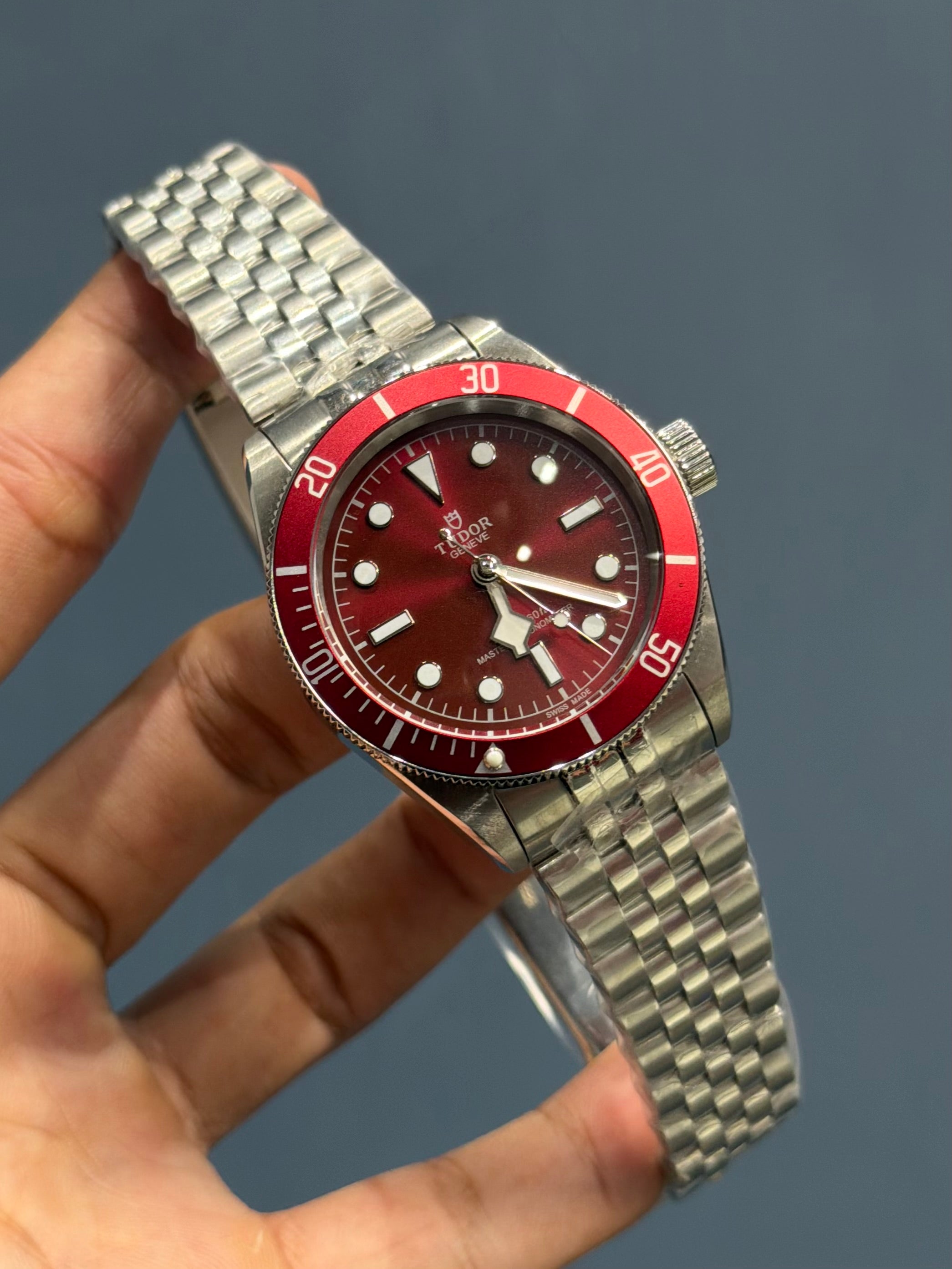 NEW COLLECTION SILVER WITH RED DIAL RED BEZZEL CHAIN WATCH