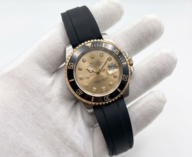Luxury Diver Style Watch – Champagne Dial, Black Bezel & Black Rubber Strap