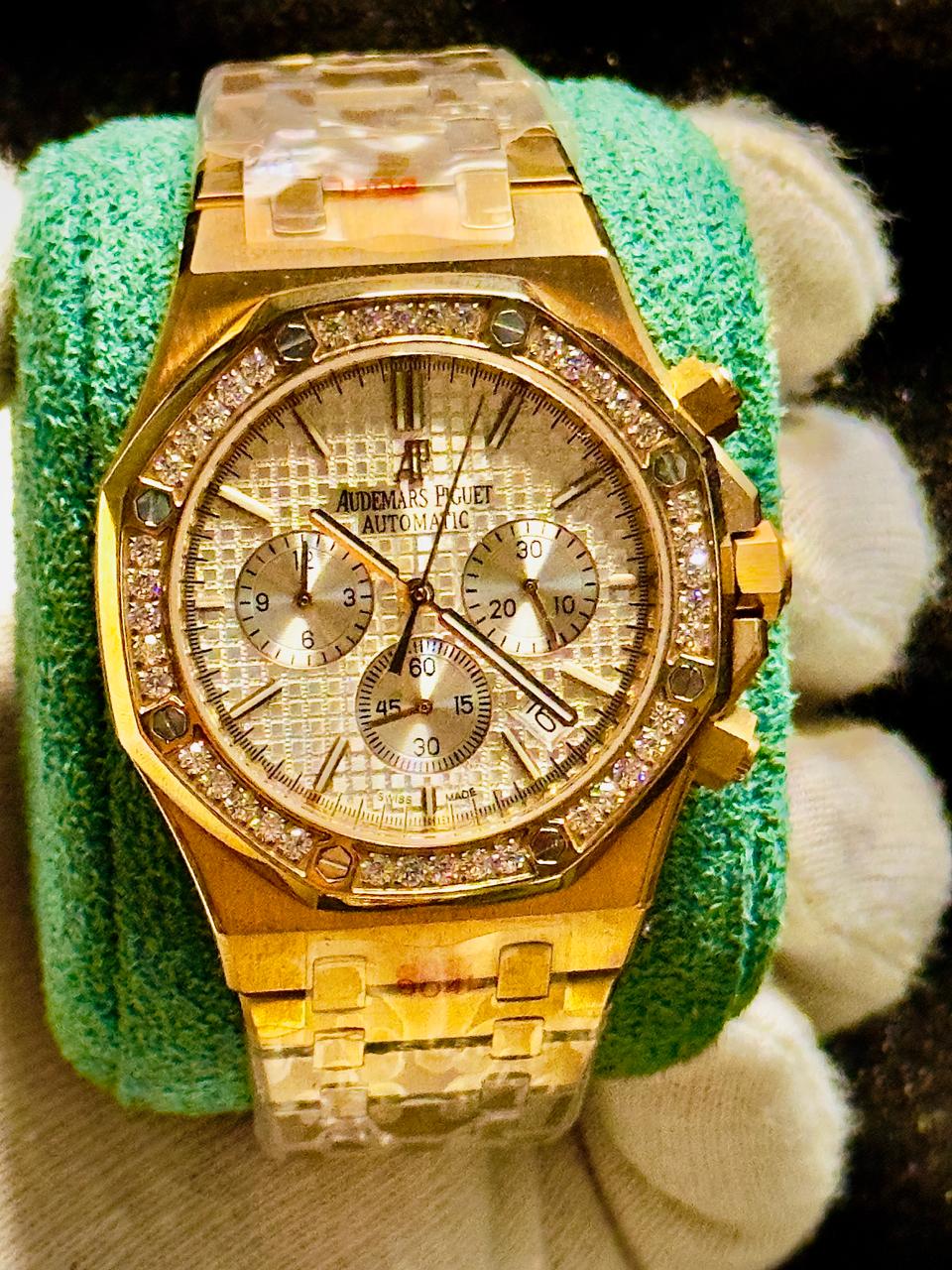 Luxury Gold Chronograph Watch – Diamond-Style Bezel, Silver Dial & Gold Bracelet