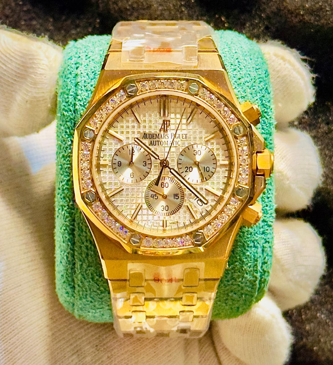 Luxury Gold Chronograph Watch – Diamond-Style Bezel, Silver Dial & Gold Bracelet