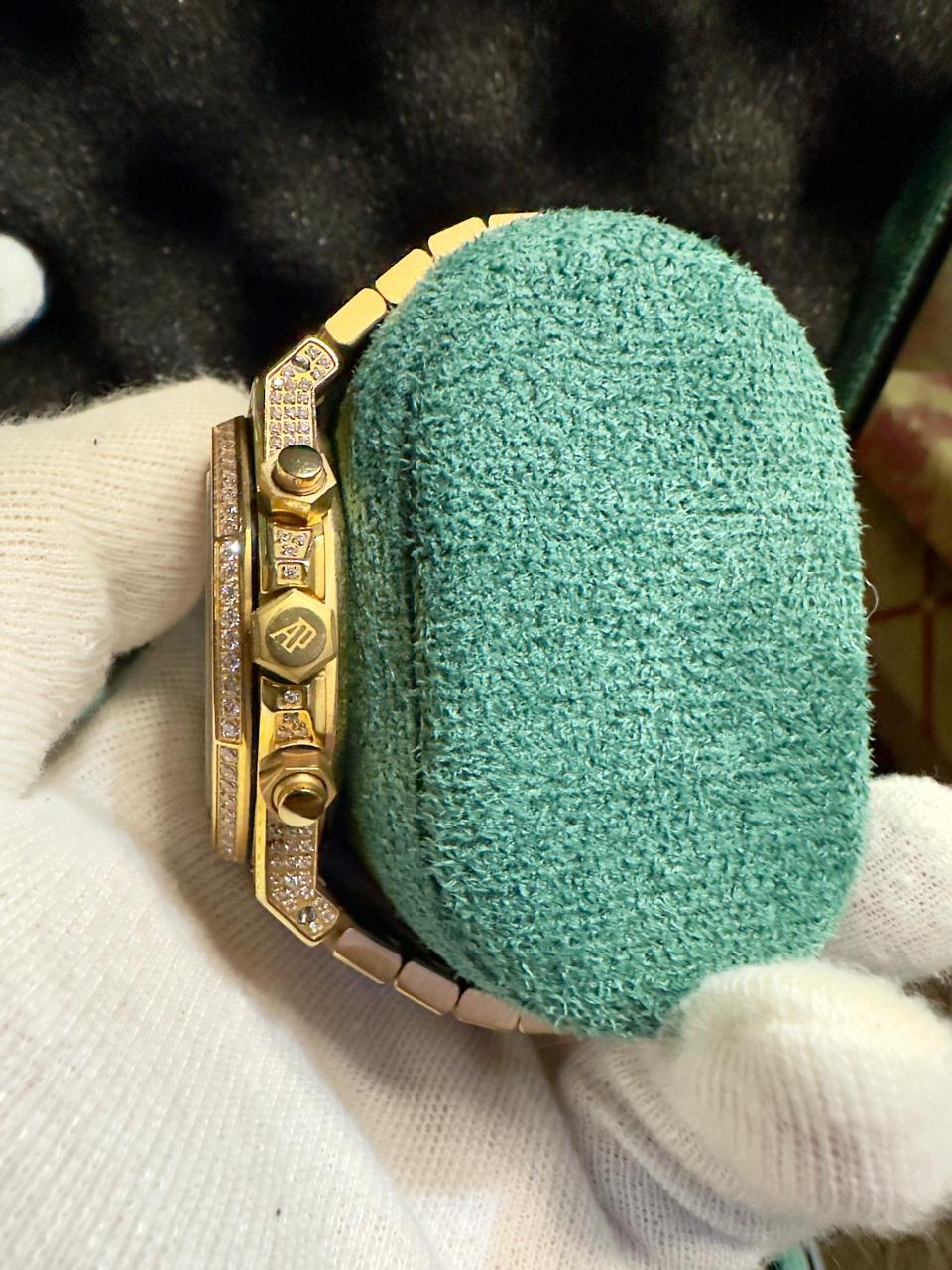Luxury Green Dial Watch – Gold-Tone Case, Diamond-Style Bezel & Matching Bracelet