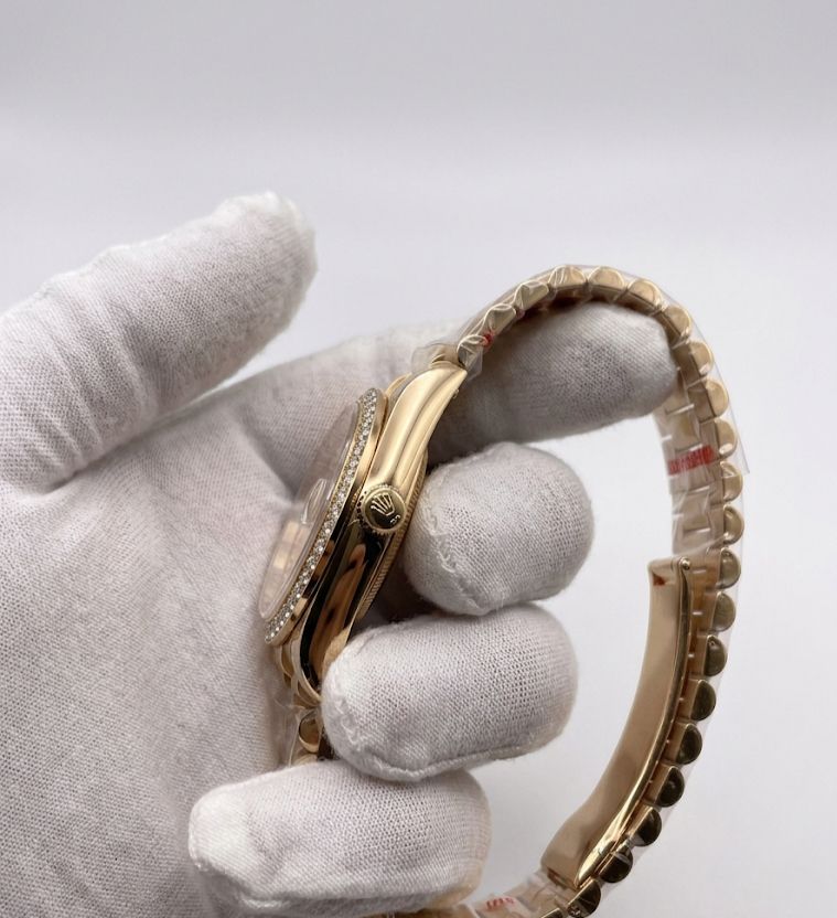 Rolex Day-Date Style Luxury Watch – Rose Gold Finish, Brown Dial & Diamond-Style Bezel