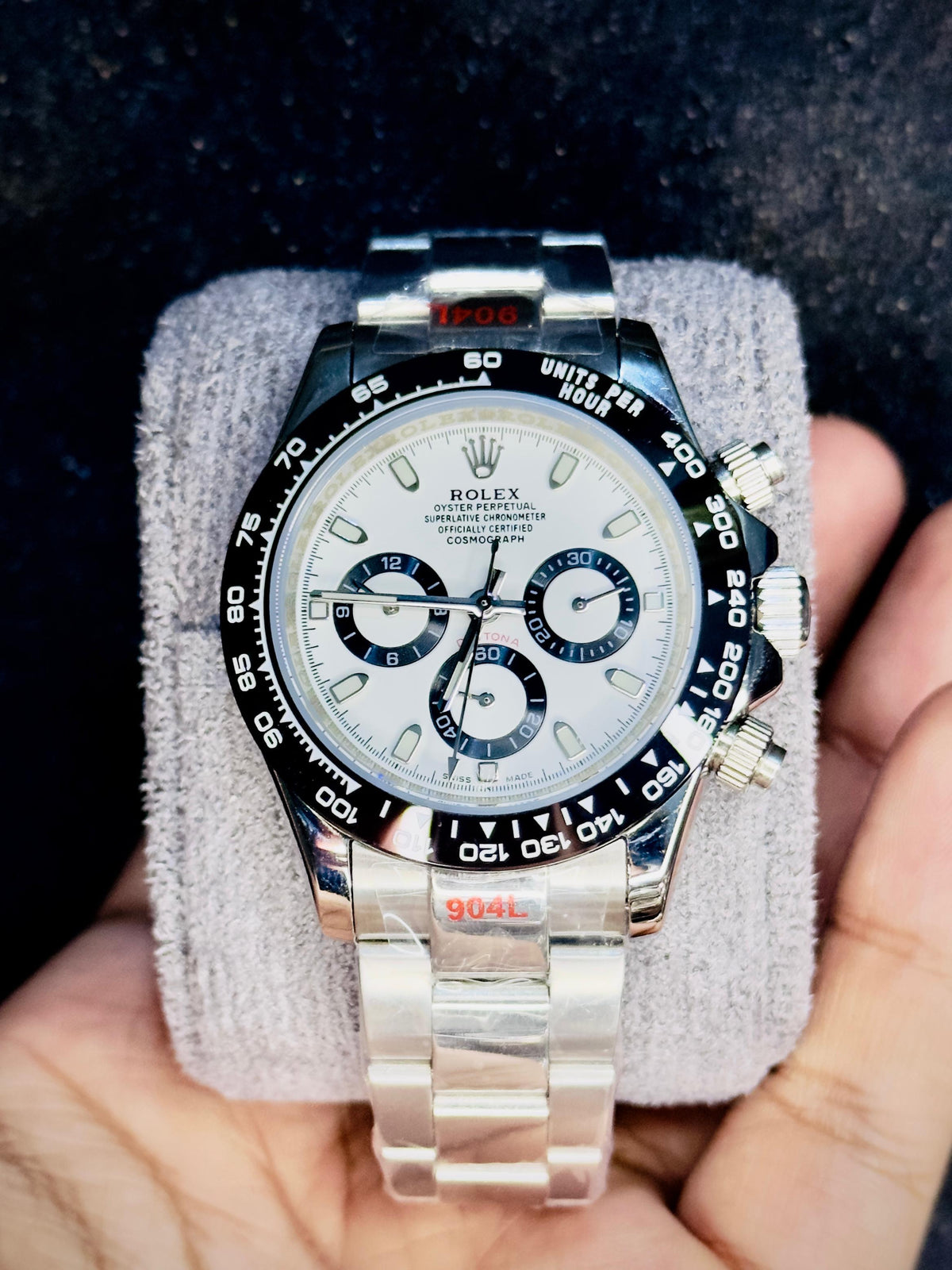 Premium Silver & Black Chronograph-Style Watch – Elegant White Dial, Black Bezel & Stainless Steel Bracelet**